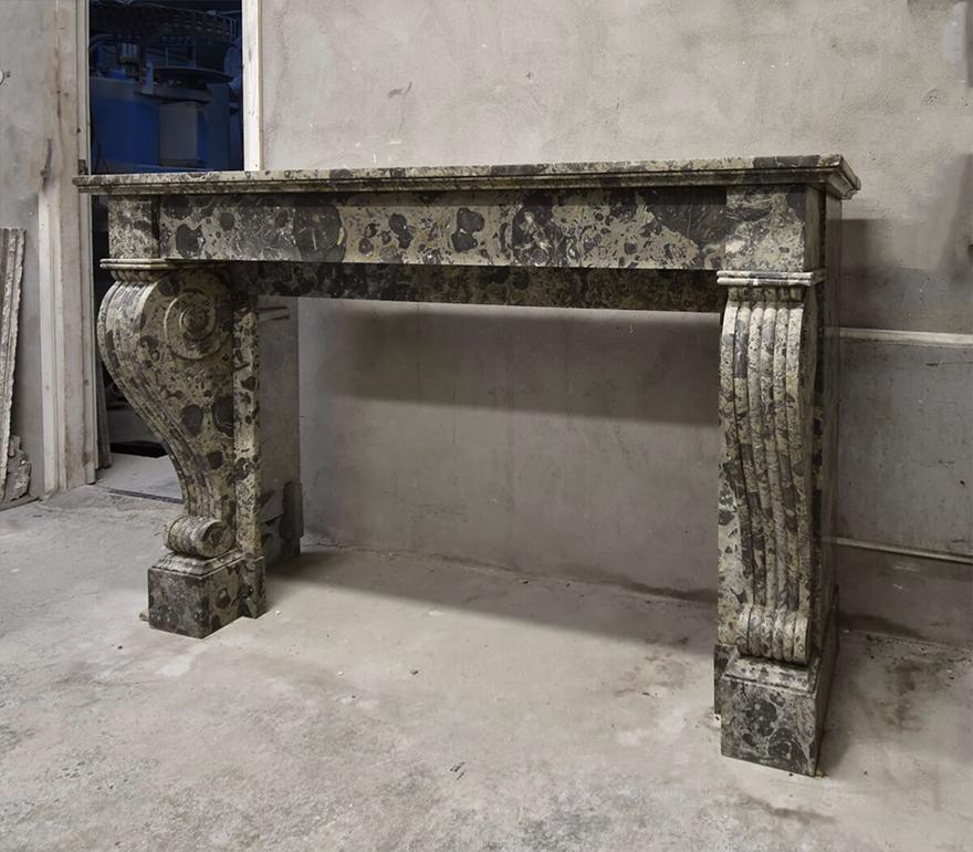 Marble and Dutch fireplace from the 19th Century In Fair Condition For Sale In Udenhout, NL