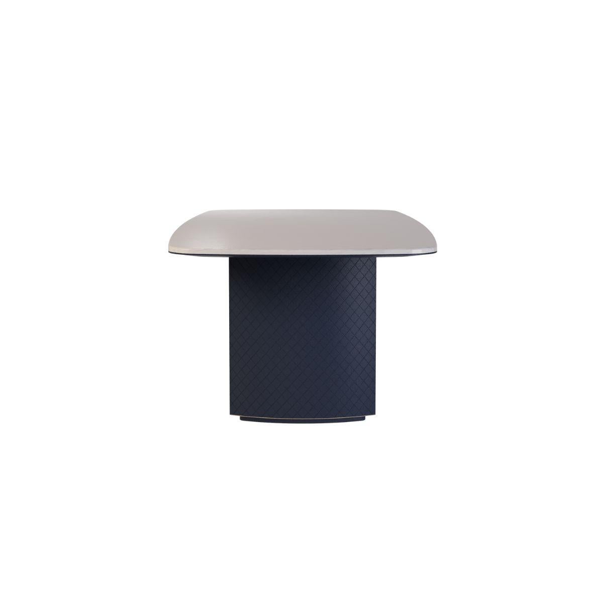 Verve Dining Table

In essence, the Verve dining table is a celebration of the vibrancy and potential of life. It's about infusing every moment around the table with passion and enthusiasm, enjoying every moment. Its fiberglass structure, marble top