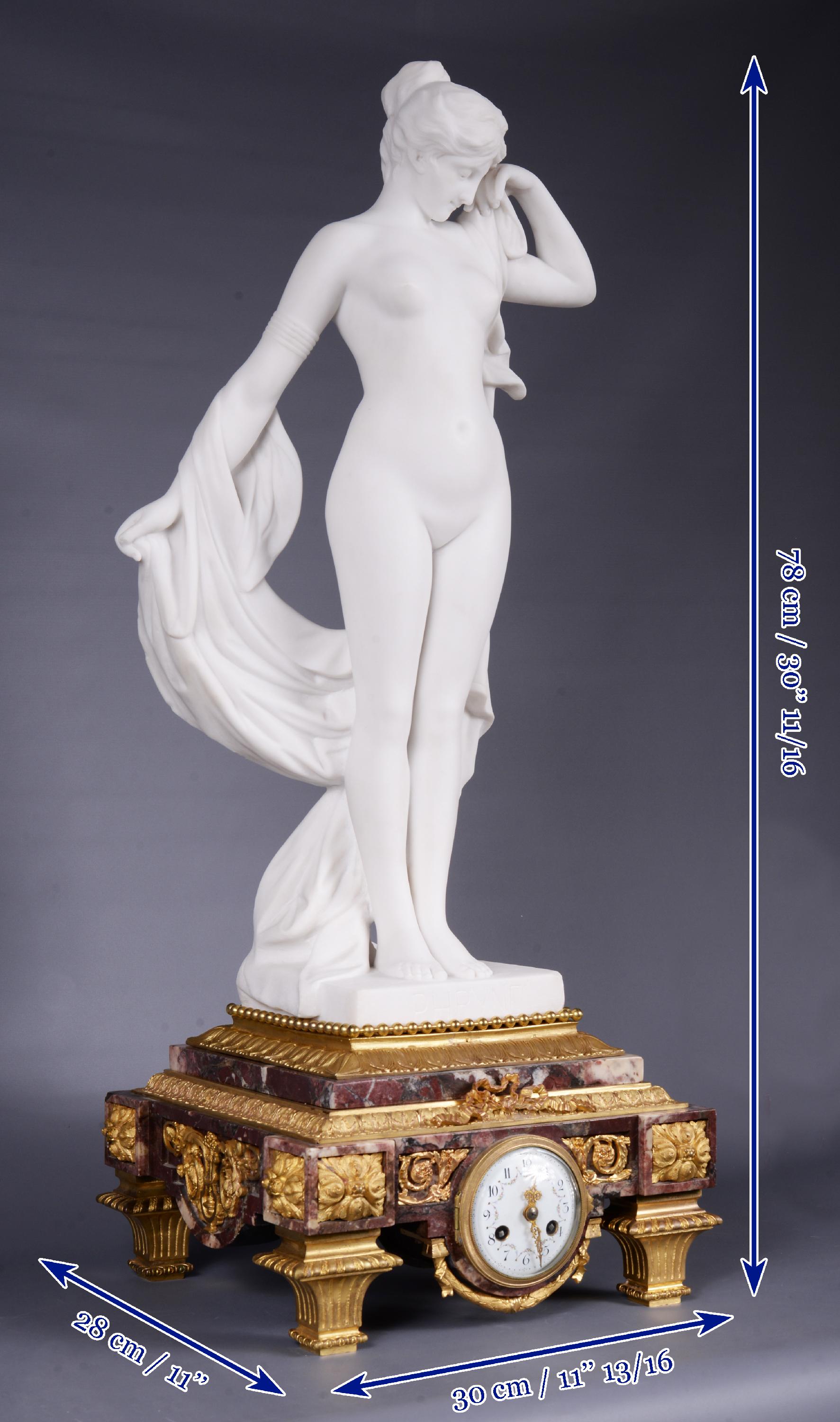 Horloge en marbre et bronze doré surmontée d'une sculpture en marbre blanc statuaire 8