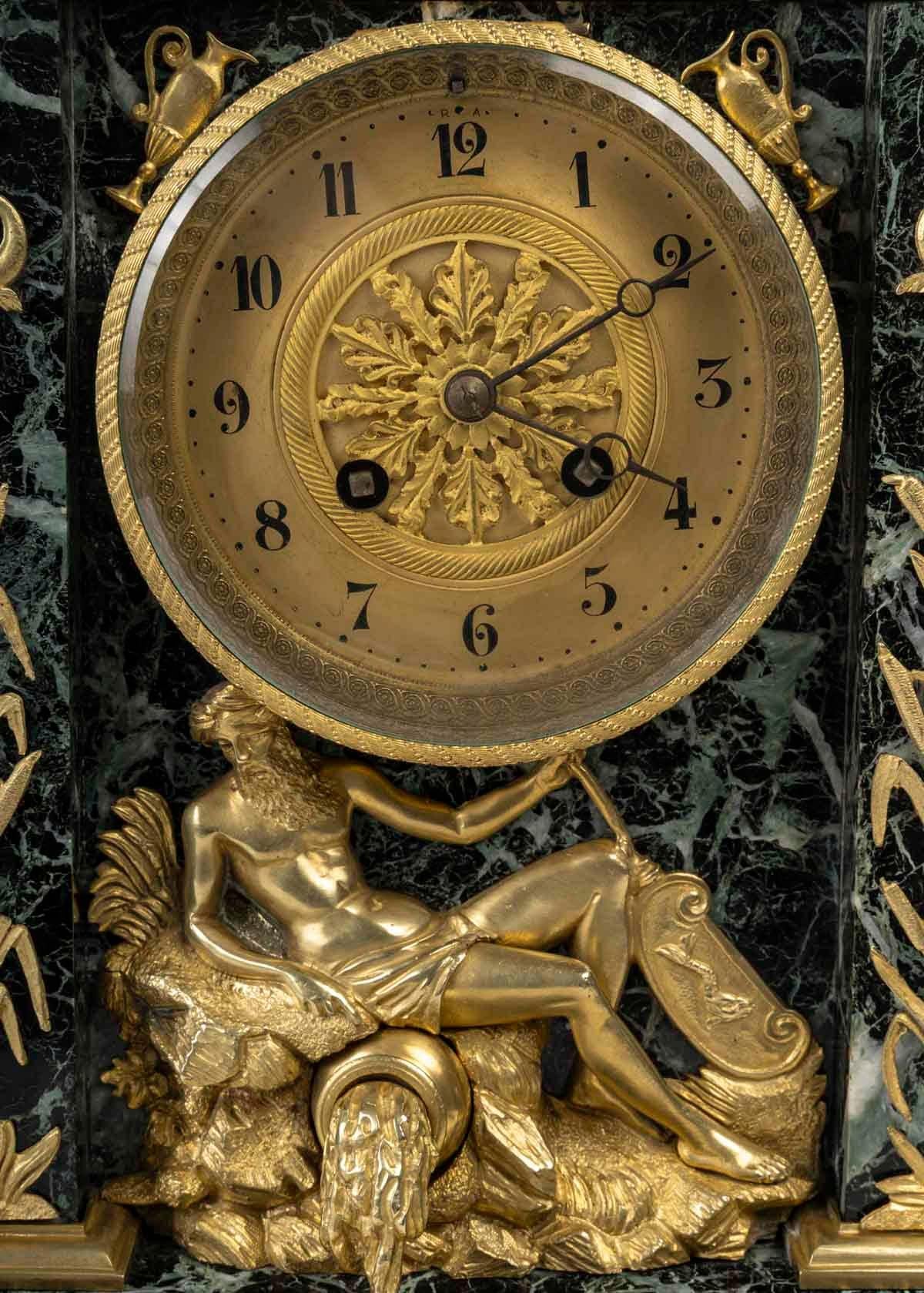 Marble and gilt bronze clock with mythological decor, 19th century, Napoleon III period.

A 19th century Napoleon III period clock in marble and gilt bronze with a mythological theme.
H: 43.5cm, W: 28cm, D: 16cm