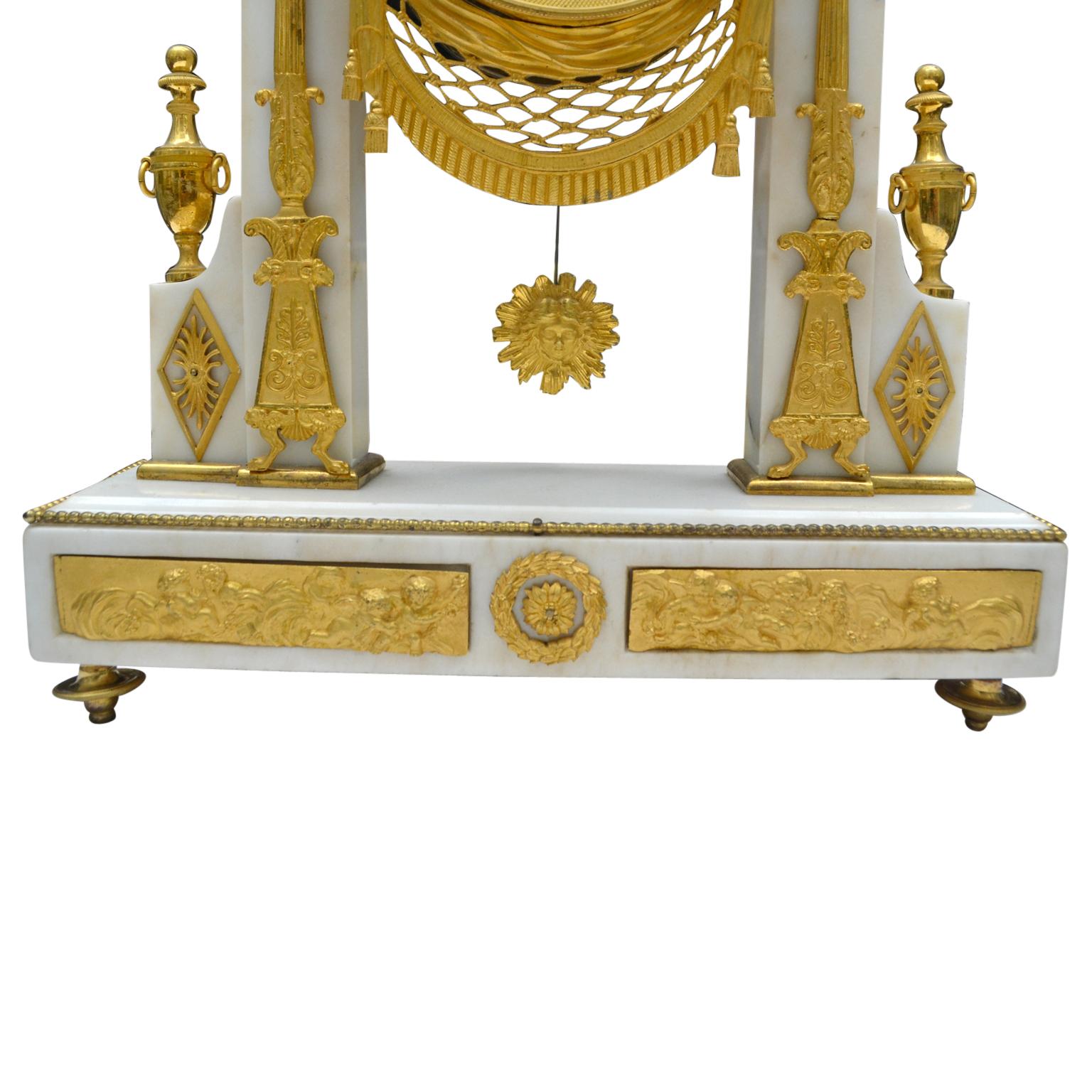 White Marble and Gilt Bronze French Portico Clock In Good Condition In Vancouver, British Columbia