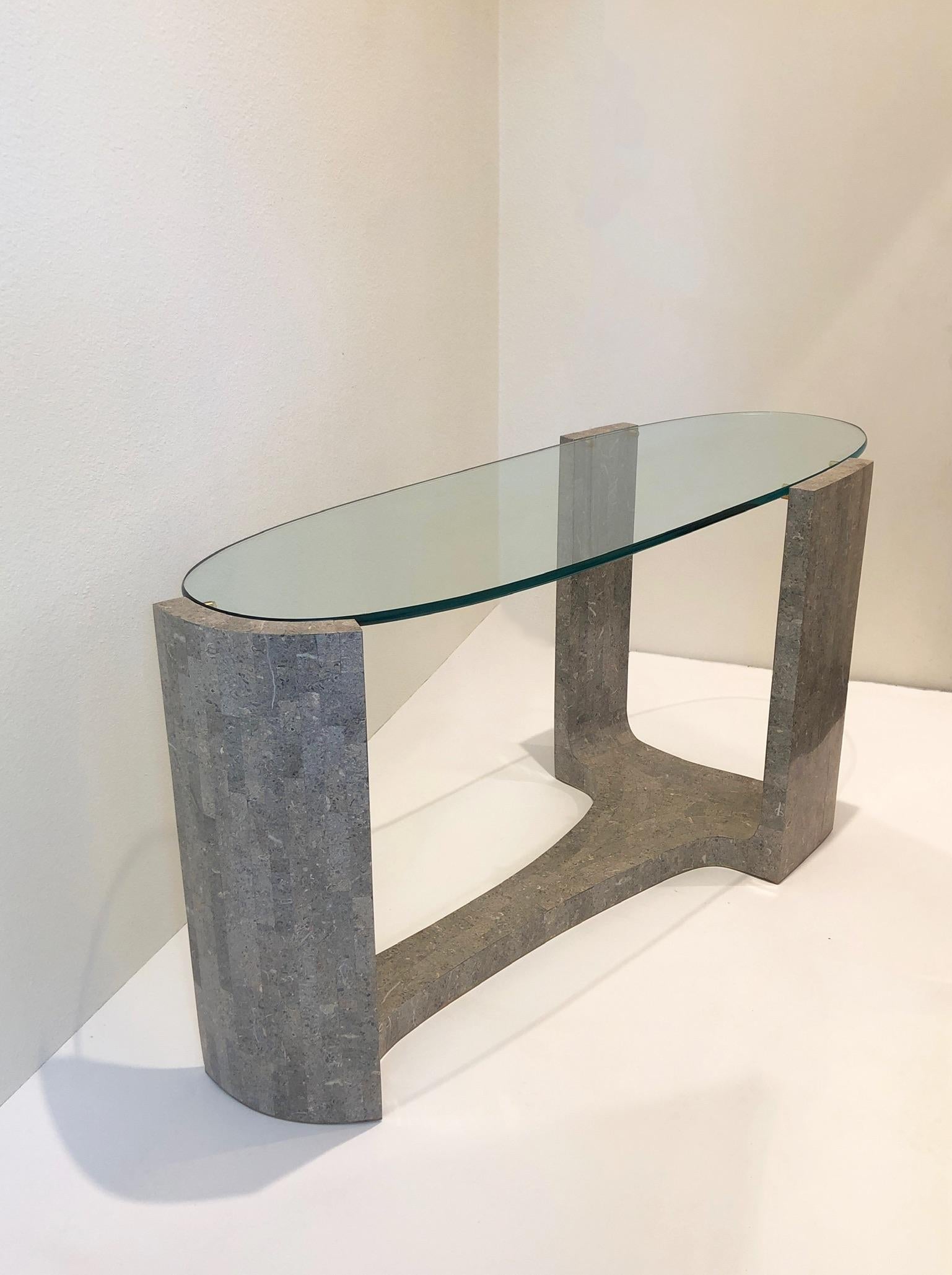 Moderne Table console sculpturale en marbre et verre de Maitland Smith en vente