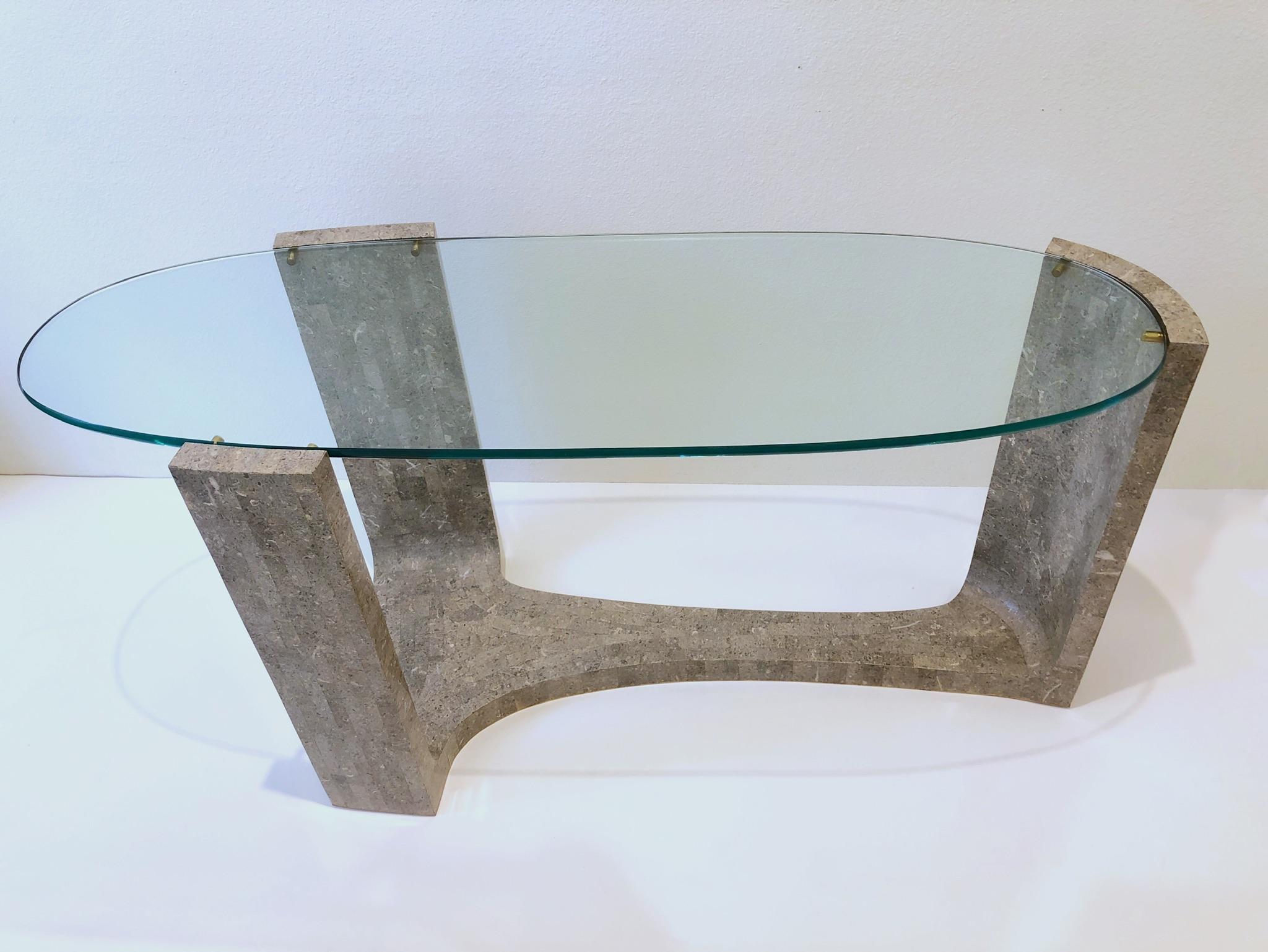Américain Table console sculpturale en marbre et verre de Maitland Smith en vente