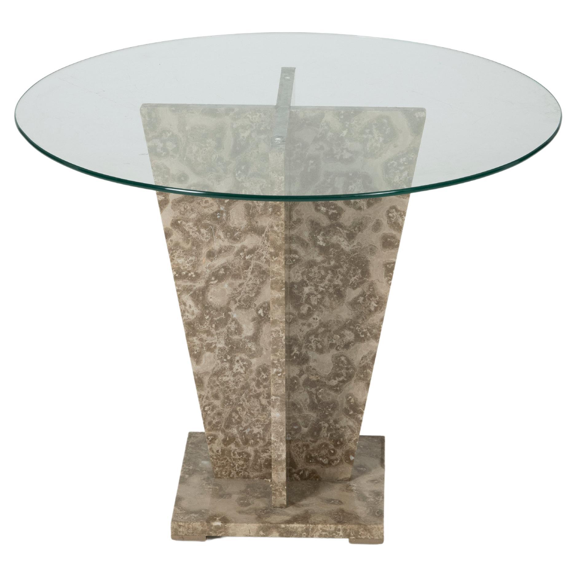 Table d'appoint avec base en marbre et plateau en verre, années 1970. Très bon état.
LP690
