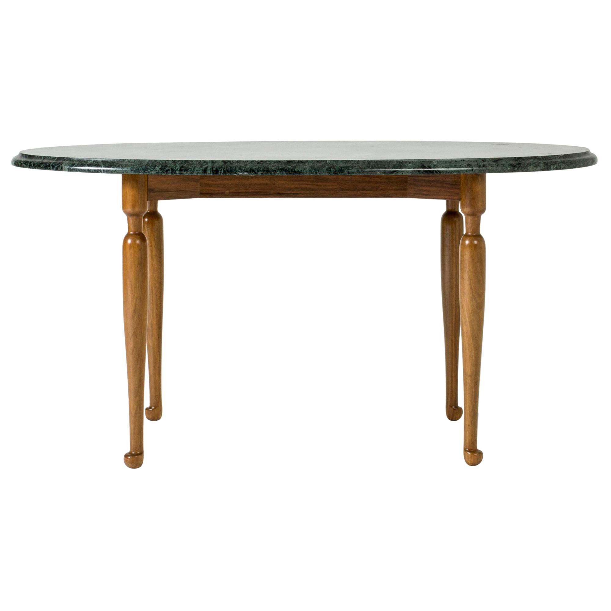 Mesa auxiliar de mármol y caoba de Josef Frank para Svenskt Tenn, Suecia, años 50