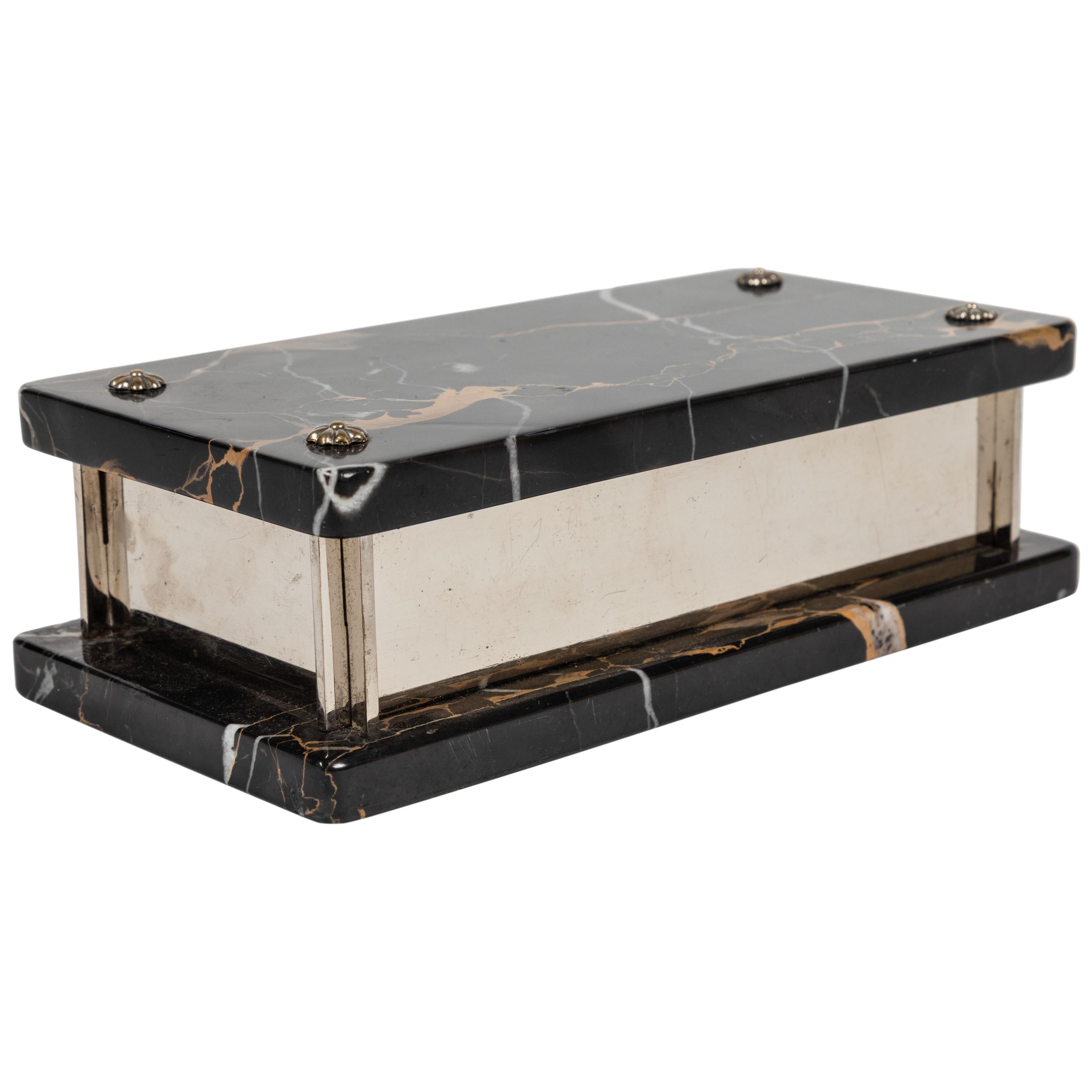 Caja de mármol y níquel
