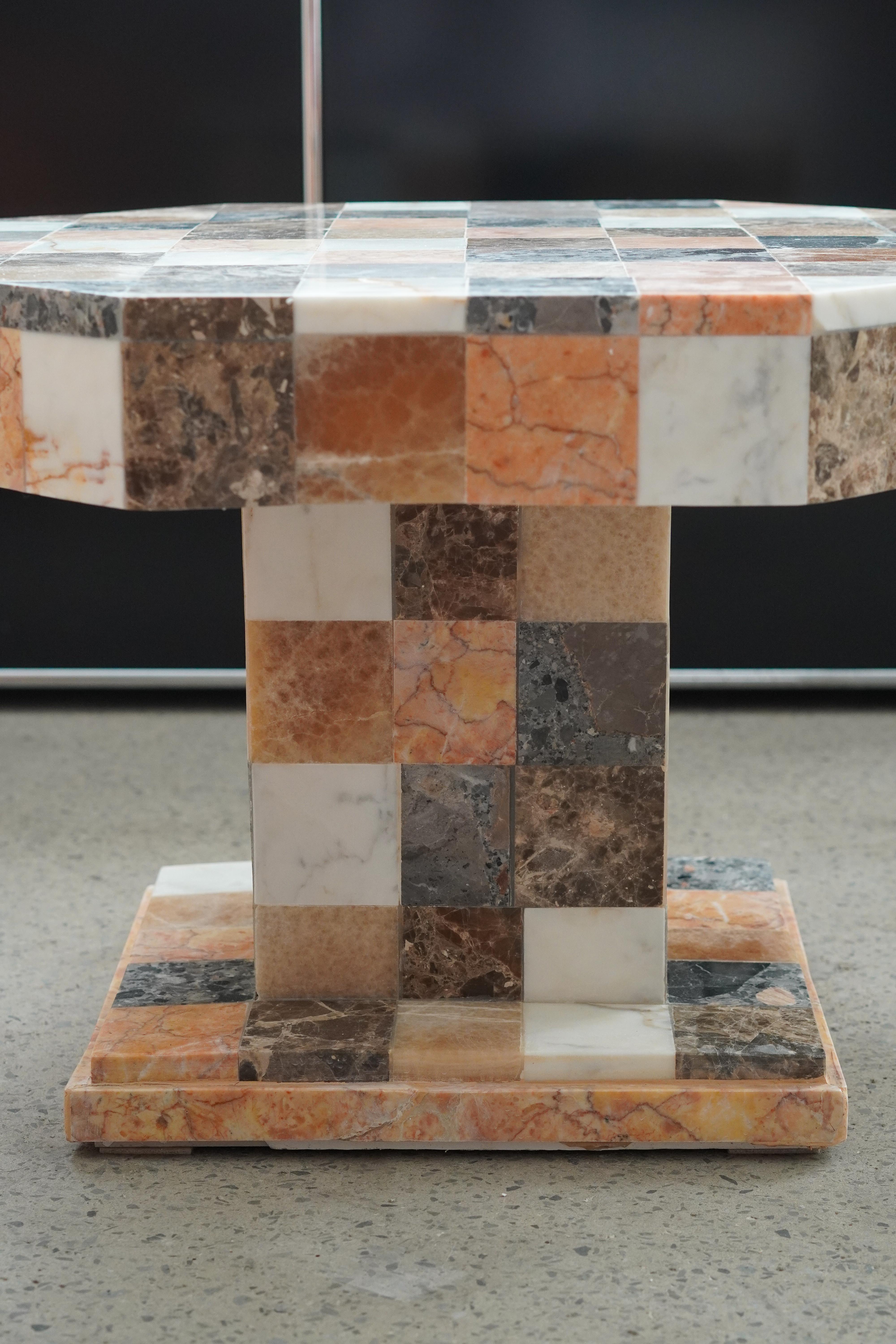 Canadien Marbre et Onyx Patchwork The Pedestal Table en vente