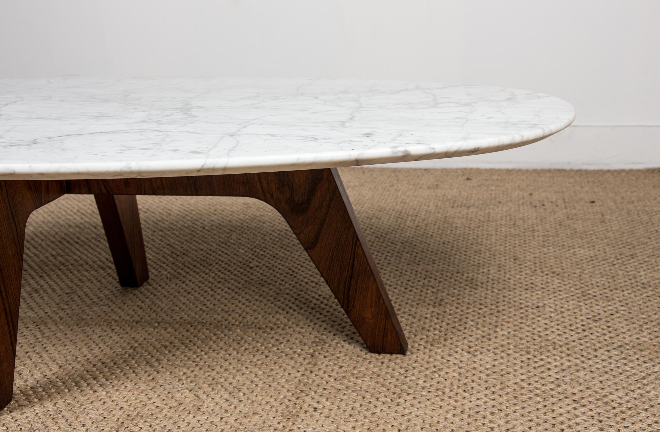 Marble and Rosewood Coffee Table by Hugues Poignant for Roche et Bobois 1970. In Excellent Condition For Sale In JOINVILLE-LE-PONT, FR