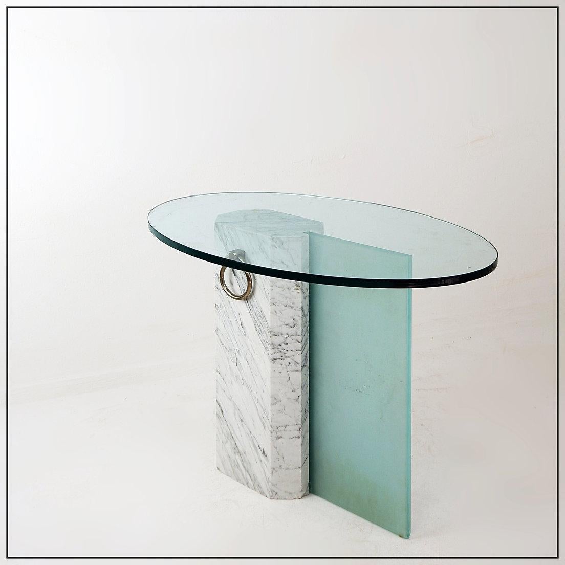 Table d'appoint ovale en marbre et verre sablé - années 1980 en vente 7