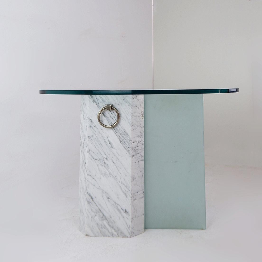 Table d'appoint ovale en marbre et verre sablé - années 1980 en vente 2