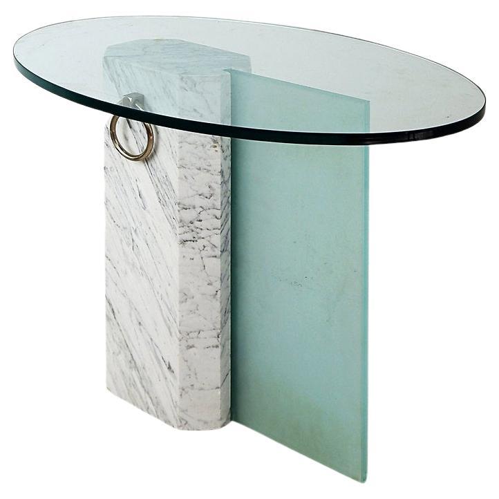 Table d'appoint ovale en marbre et verre sablé - années 1980 en vente