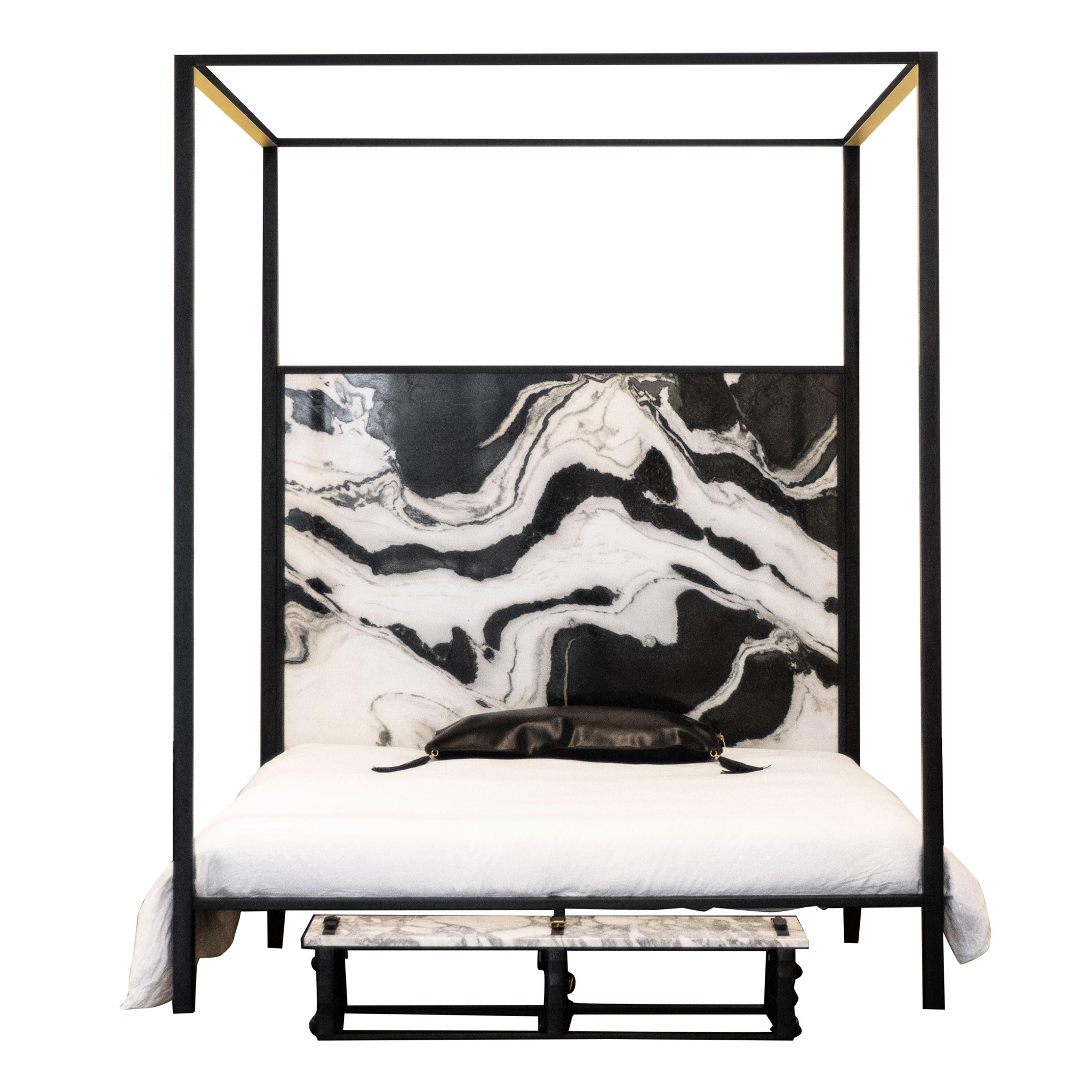 Cama con dosel de mármol y acero