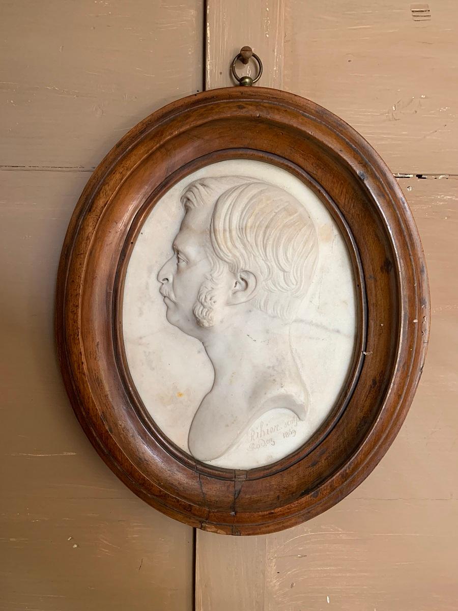 A great 19th century French marble profile sculpture mounted in a medaillon walnut frame. Beautifully detailed portret of a handsome gentleman. Signed and dated below right, Ribier, Rodoz, 1859.