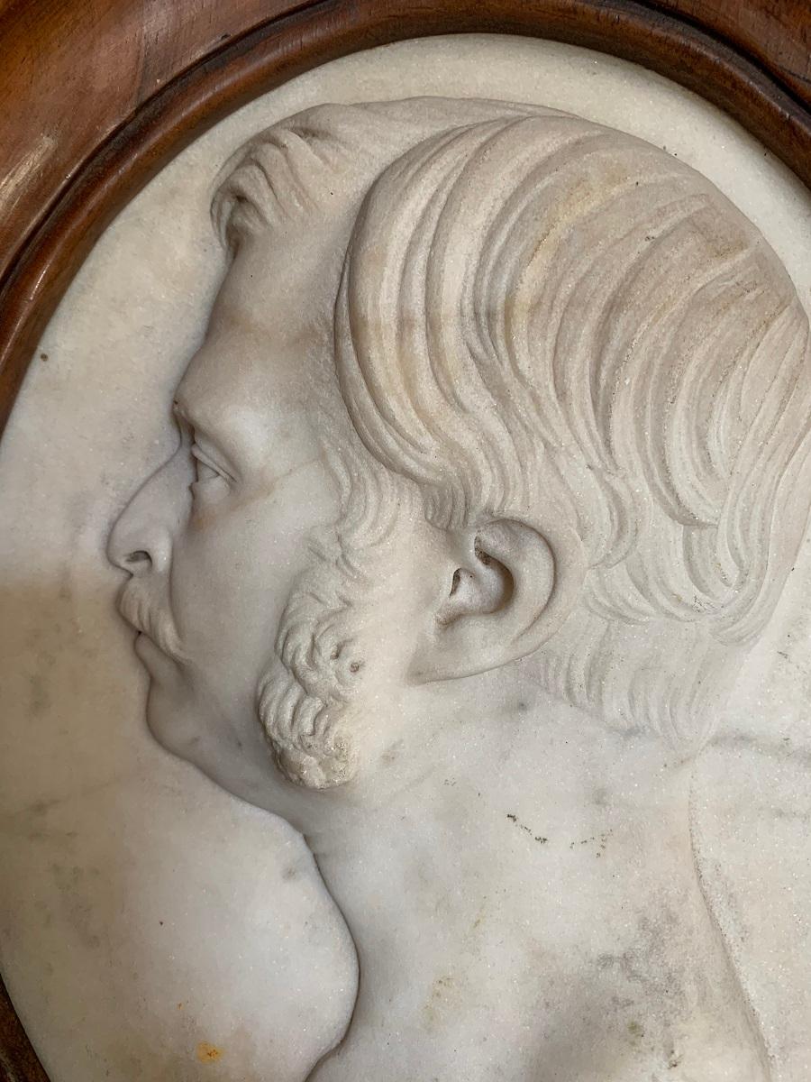 Marble and Walnut Medaillon Profile Sculpture For Sale 3