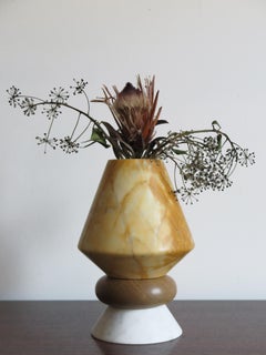 Escultura Contemporánea de Mármol y Madera, Portavelas, Florero "iTotem"