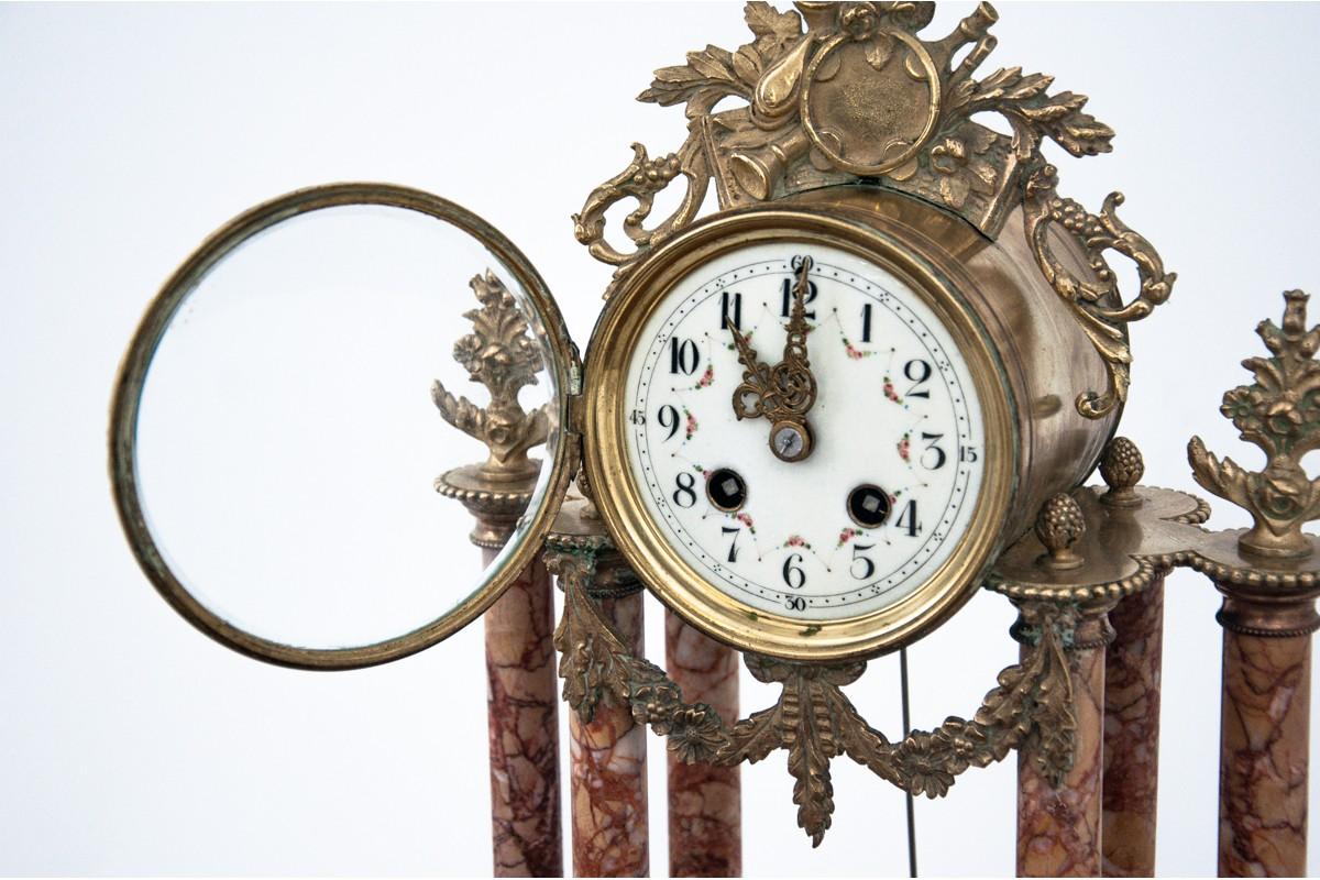 Début du 20ème siècle Horloge ancienne en marbre avec deux Amphores, France, vers 1900