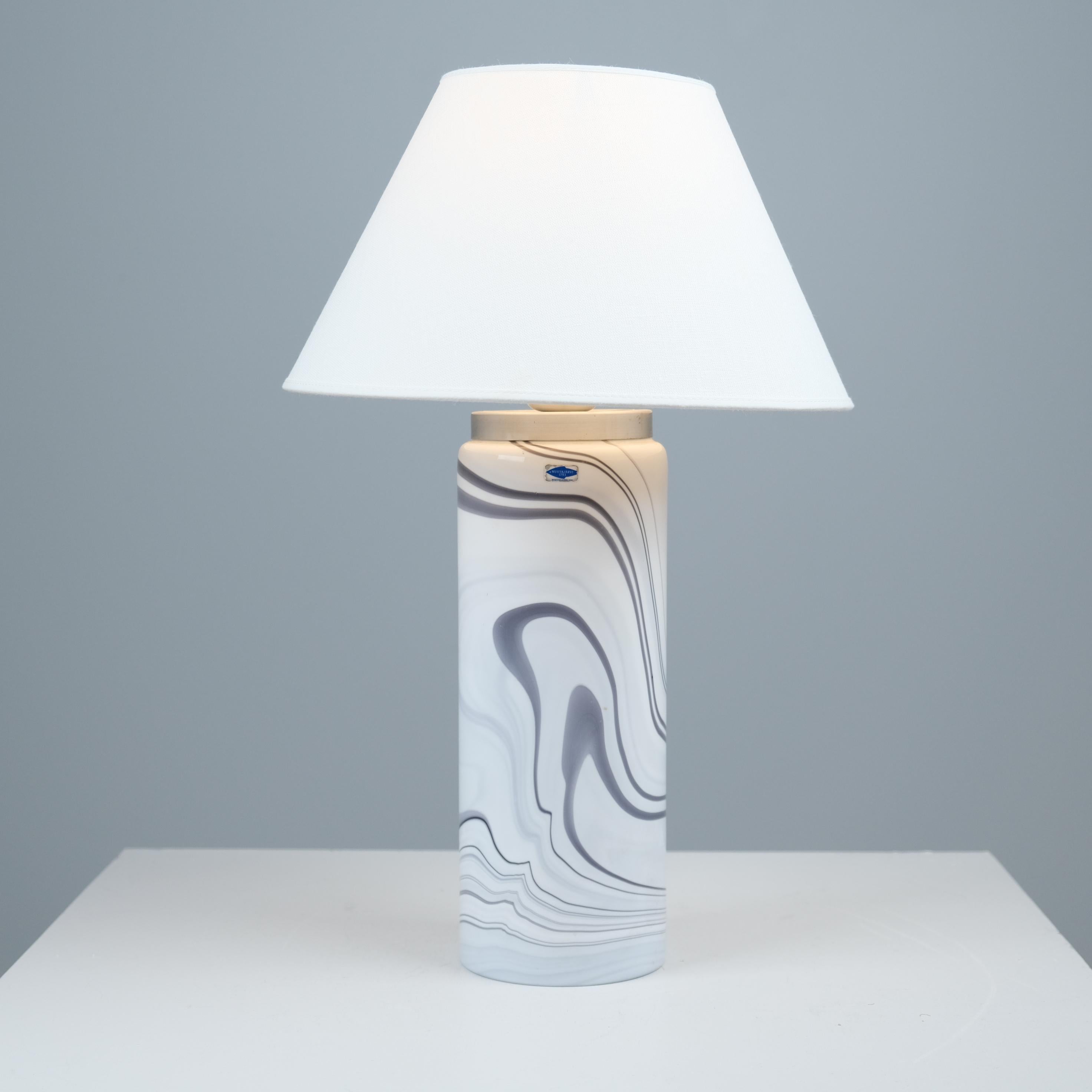 Lampe de table en verre d'art de la série Marmori 