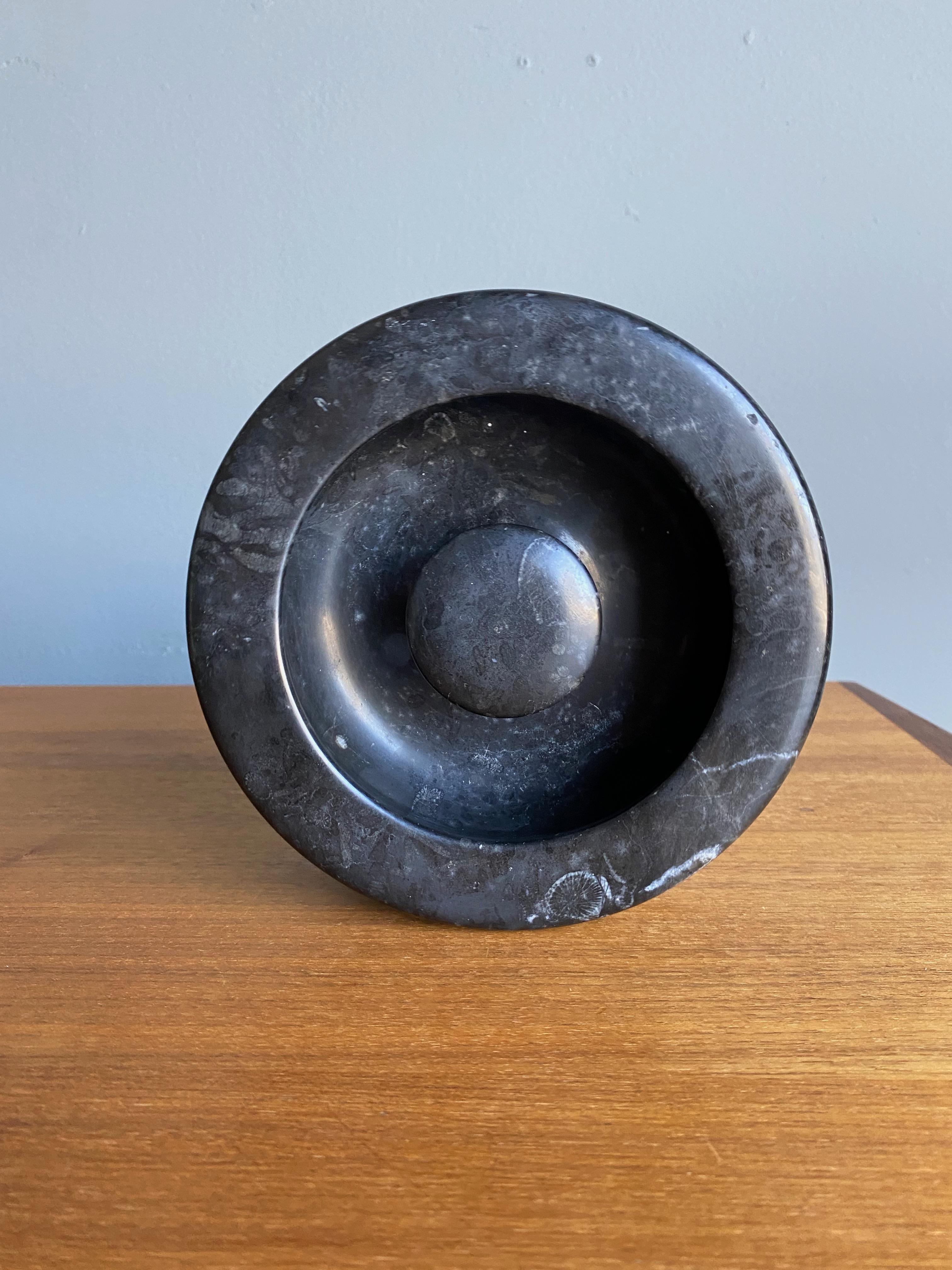 Marble ashtray By Angelo Mangiarotti For Knoll International.