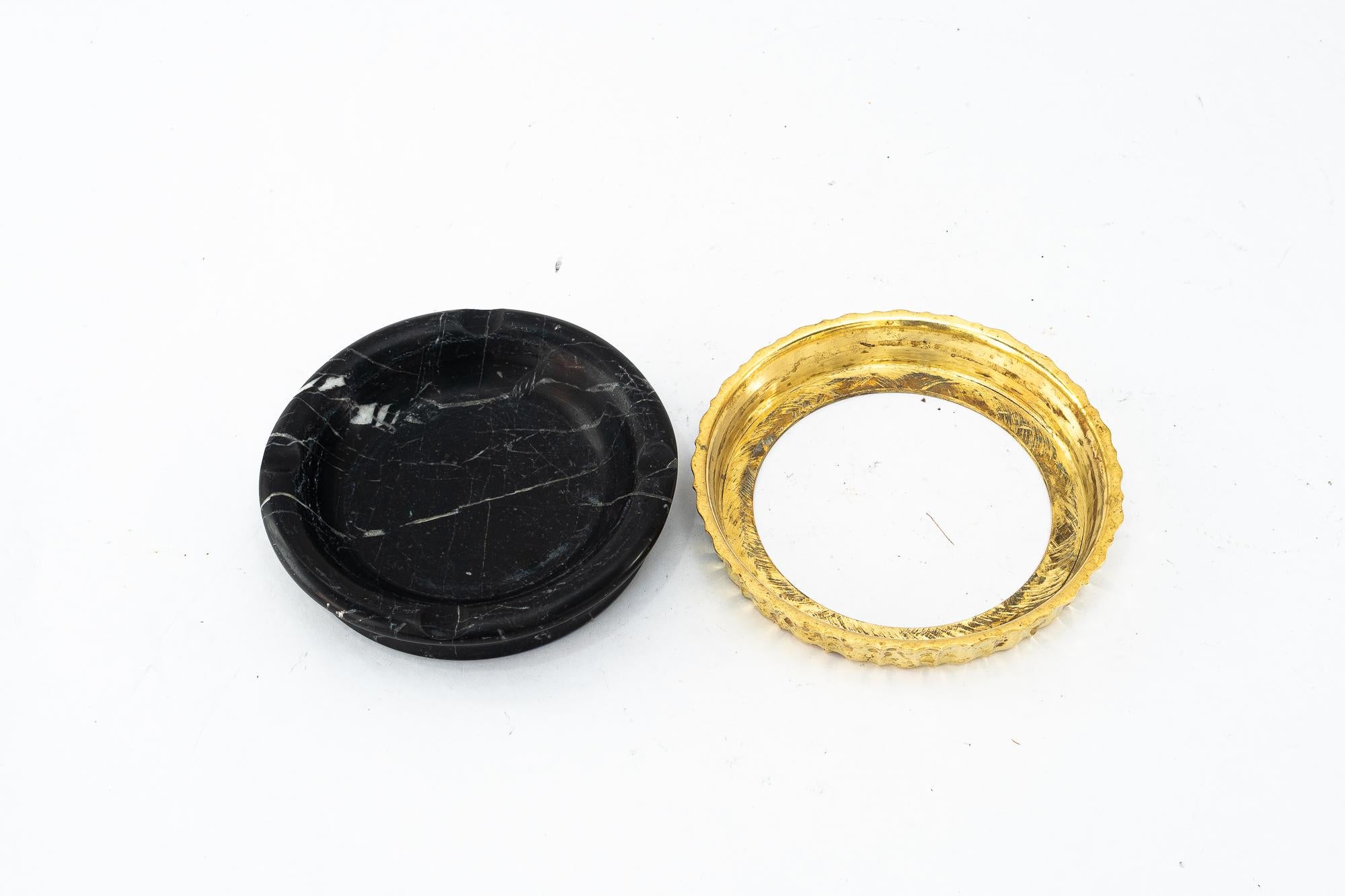 Marble Ashtray with solid cast brass holder vienna around 1920s In Good Condition For Sale In Wien, AT