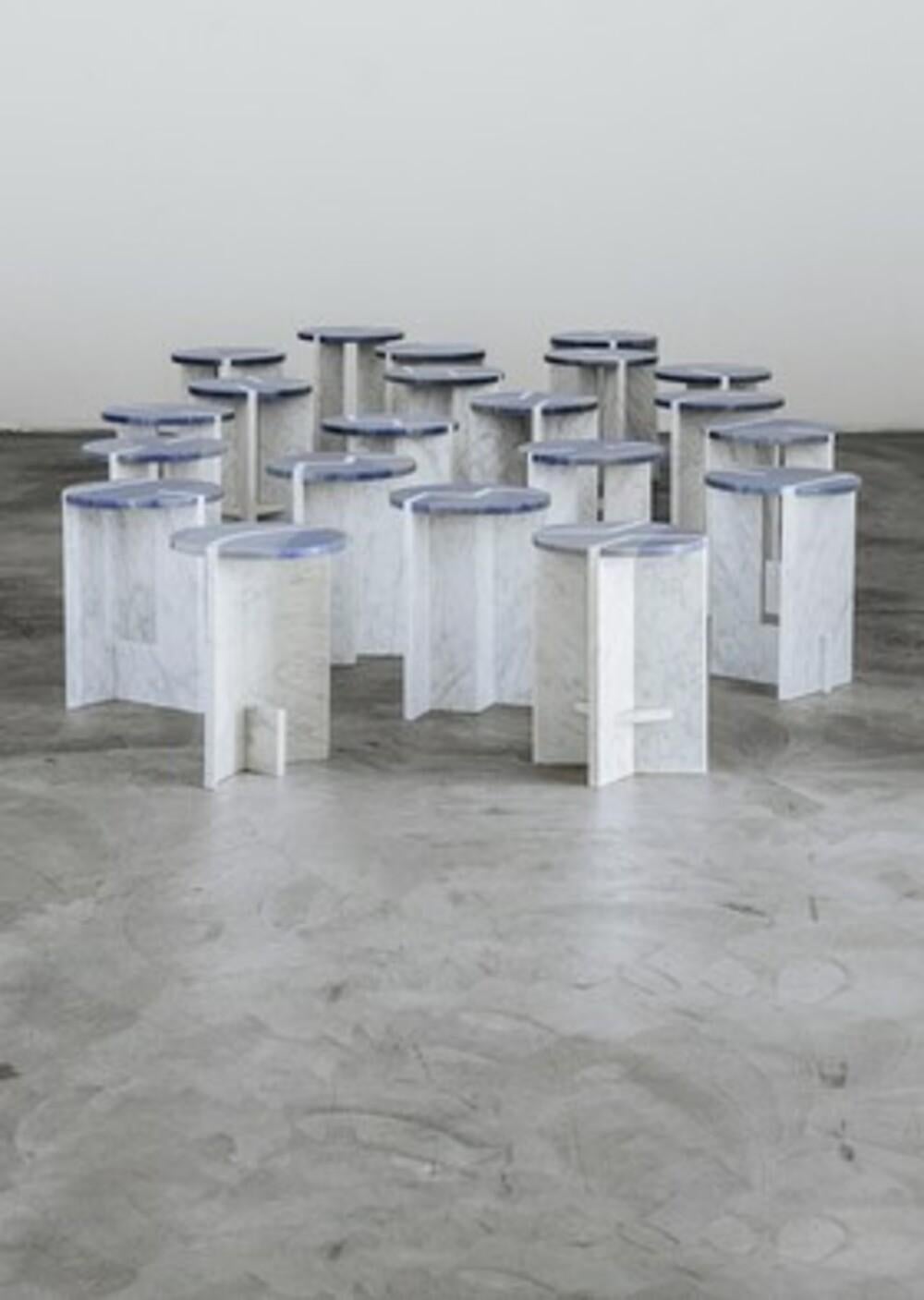 italien Table d'appoint en marbre « Athos », Giorgio Bonaguro en vente