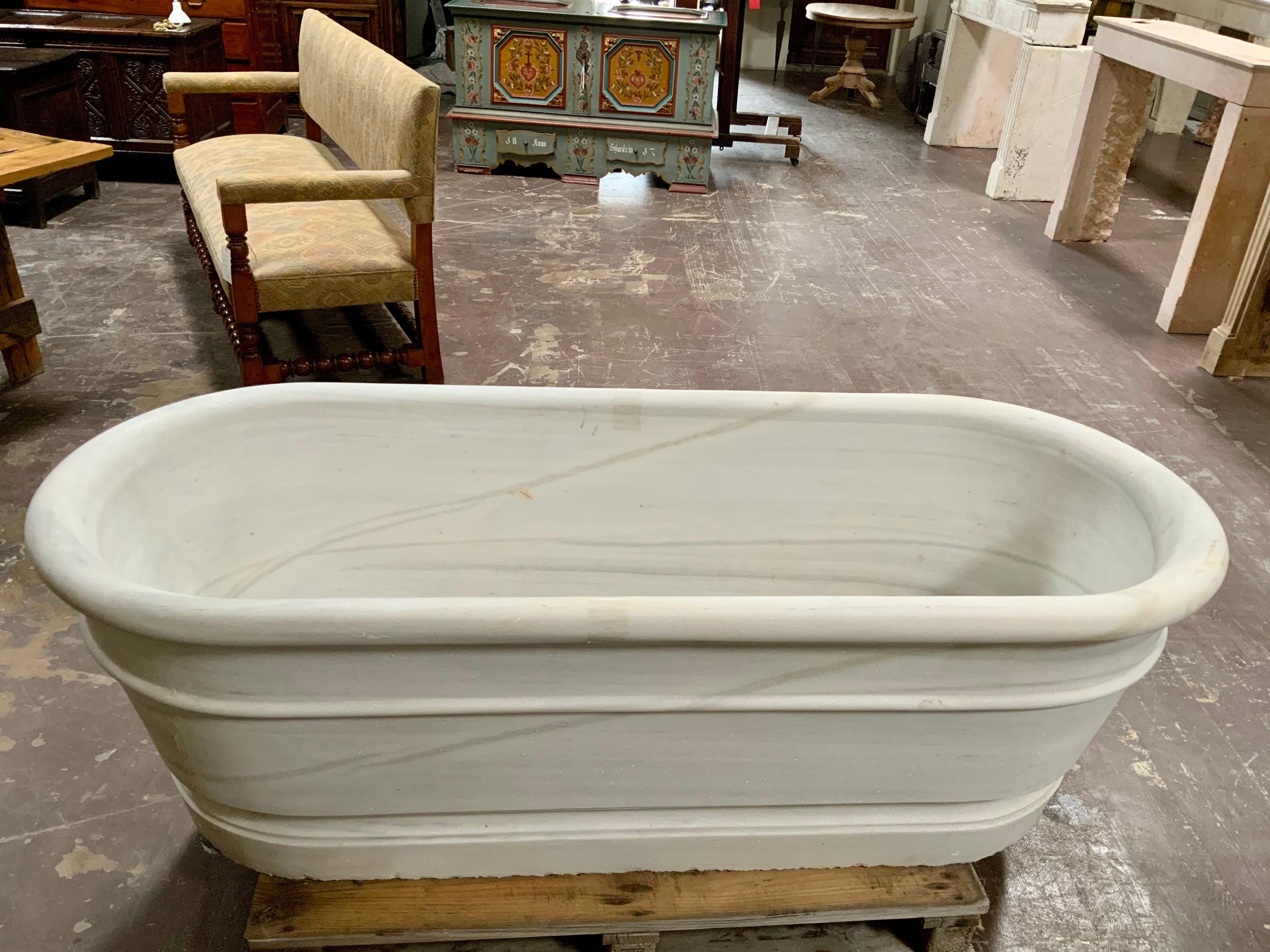 Early 20th Century Marble Baignoire from Italy In Good Condition In Dallas, TX