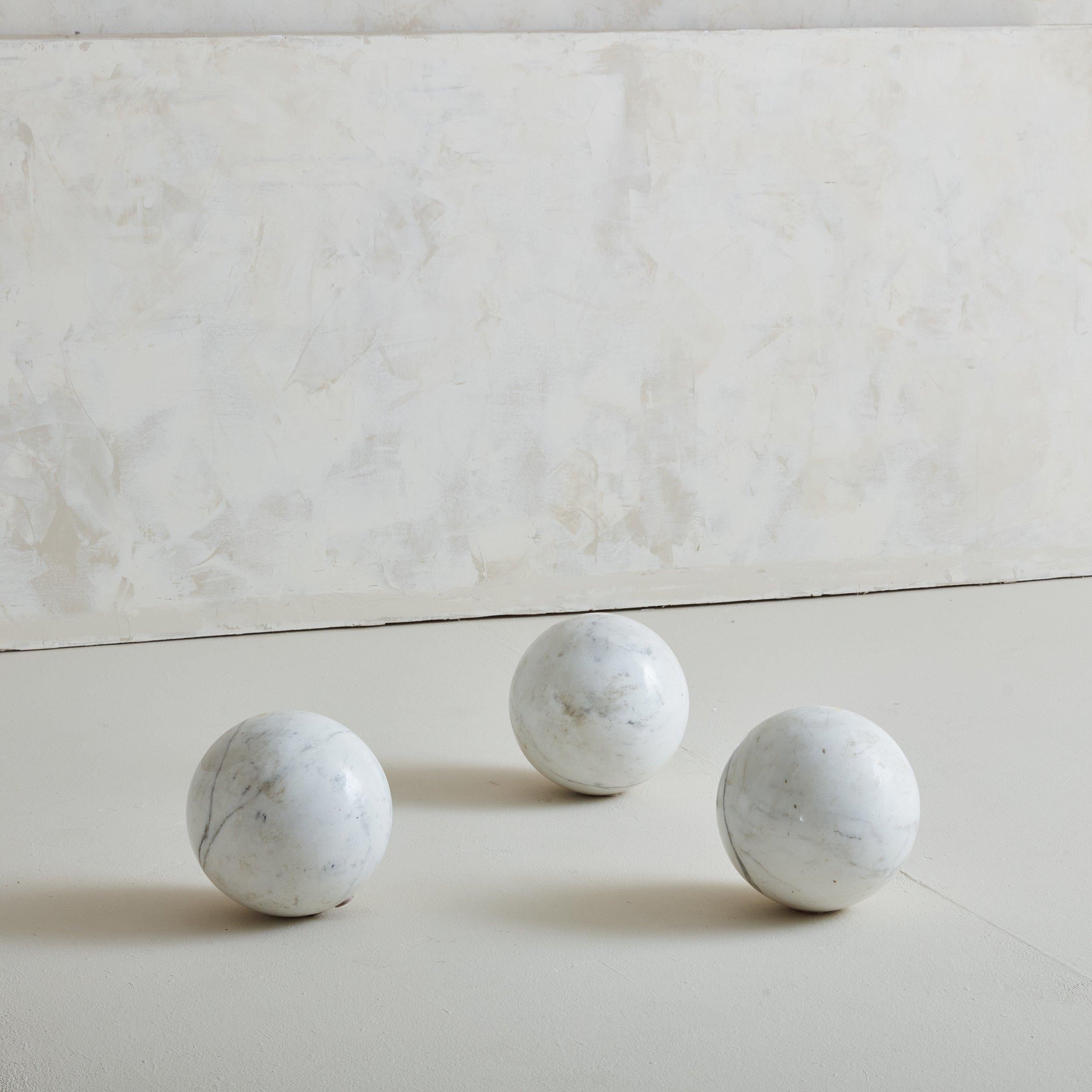 Marble Ball Sculpture Coffee Table, Italy 1970s In Good Condition In Chicago, IL