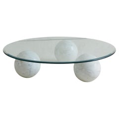 Table basse sculptée de boules en marbre, Italie, années 1970