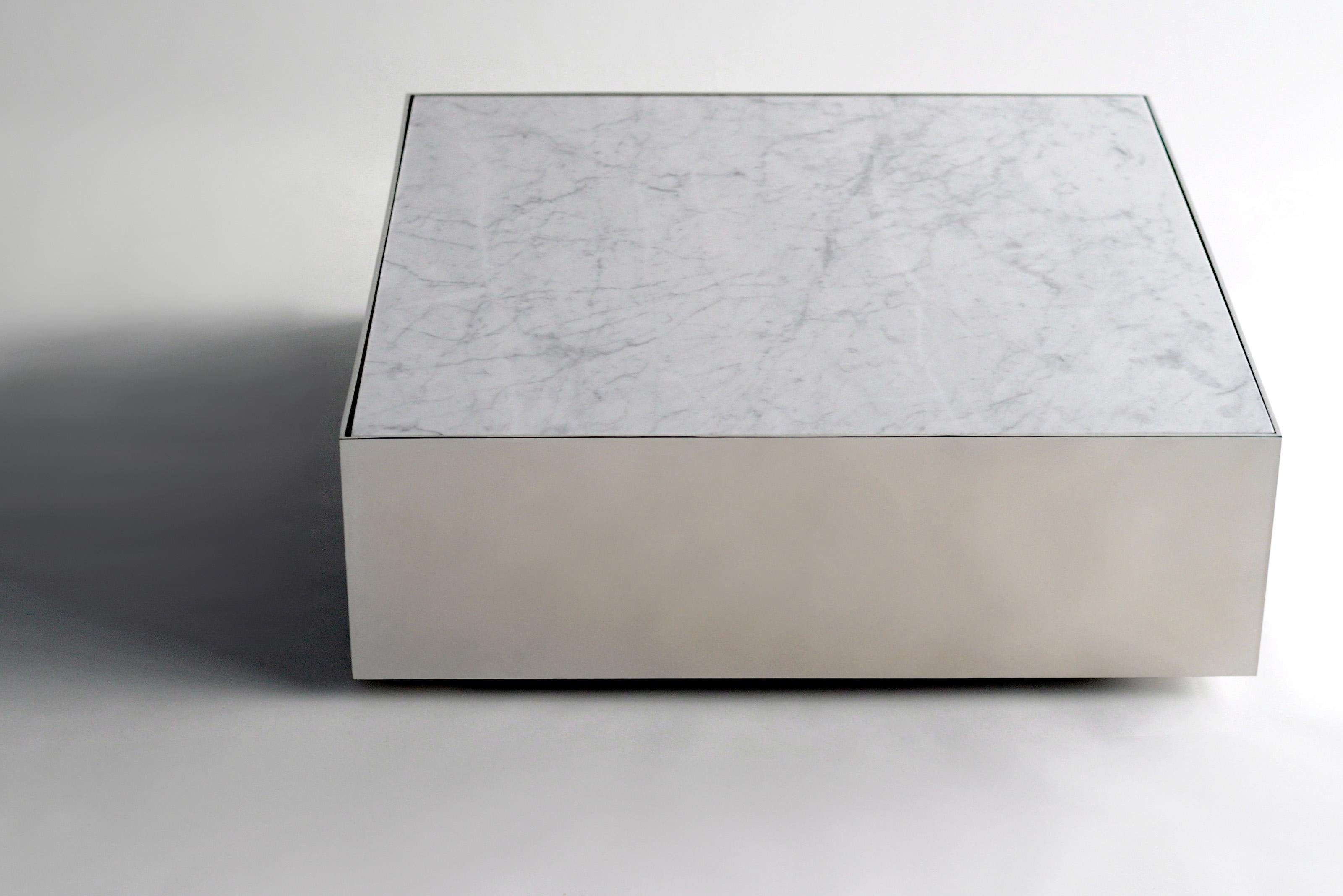 Acciaio Tavolino Ballot in marmo di Phase Design, Flat White in vendita