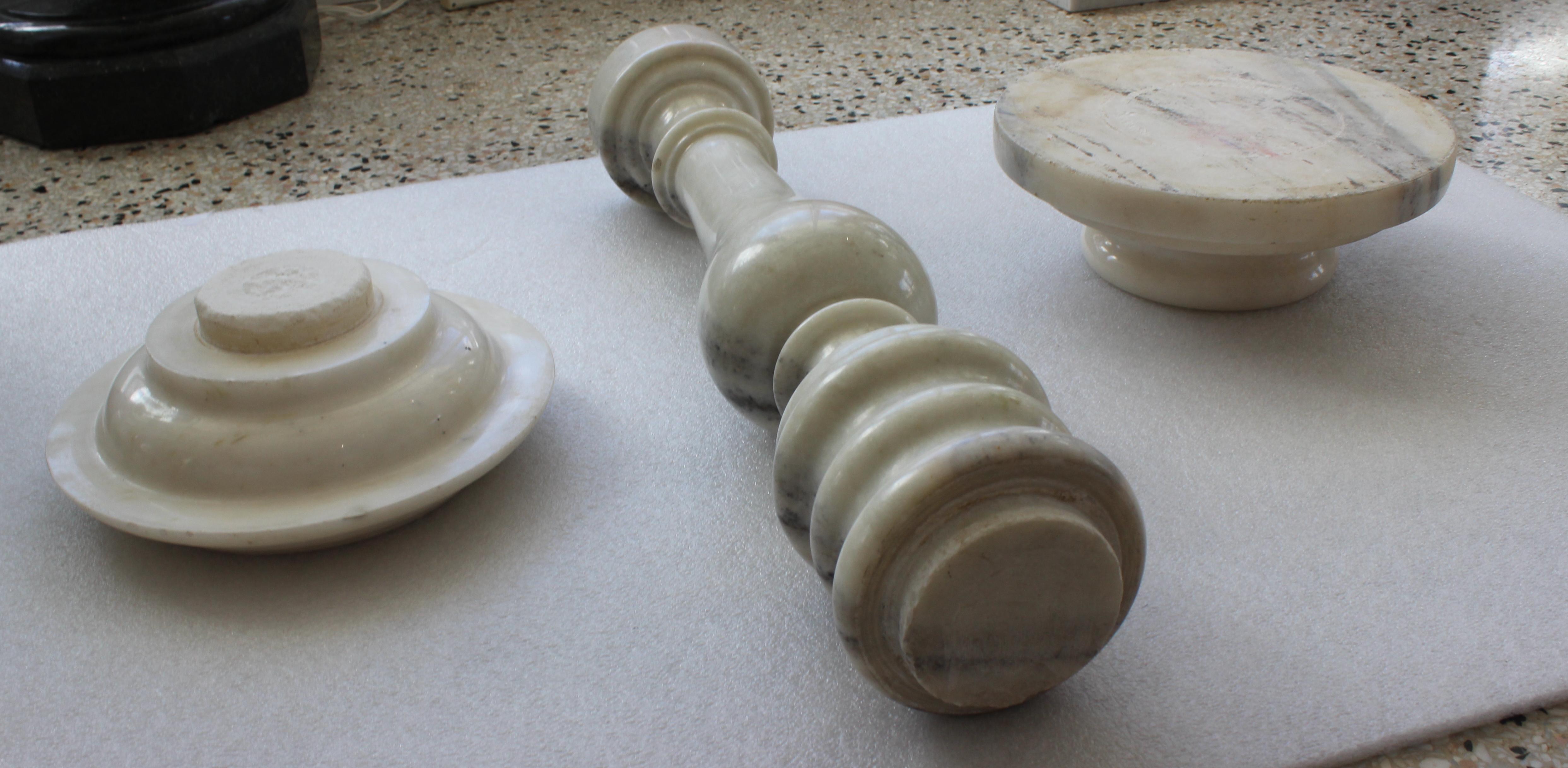Piedistallo a forma di balaustra in marmo in vendita 4