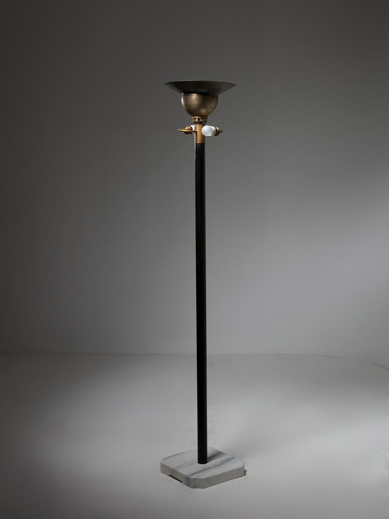 Marble Base and Metal Body Floor Lamp attributed to Azucena, italy, 1950s In Good Condition For Sale In Milan, IT