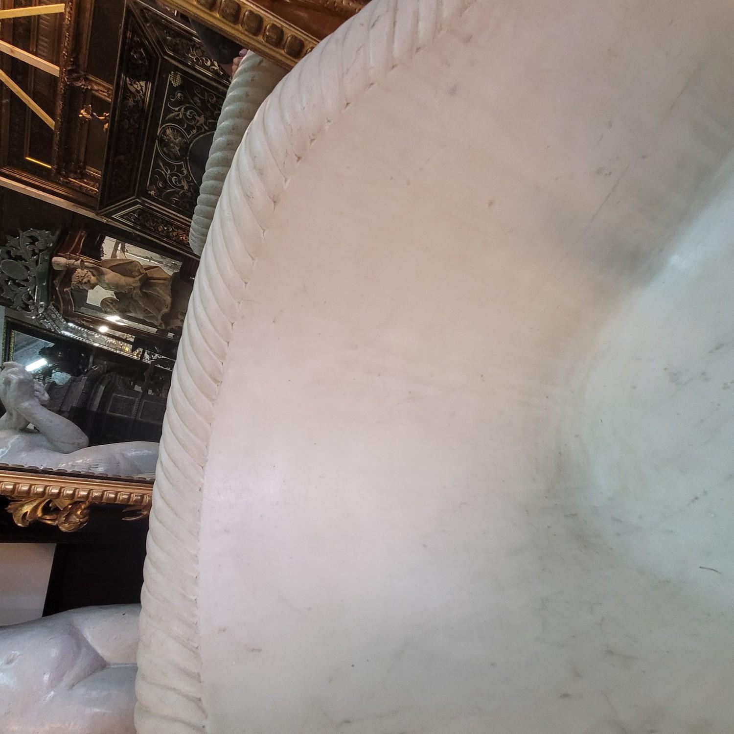 Marble Bathtub, Early/mid 19th Century For Sale 7