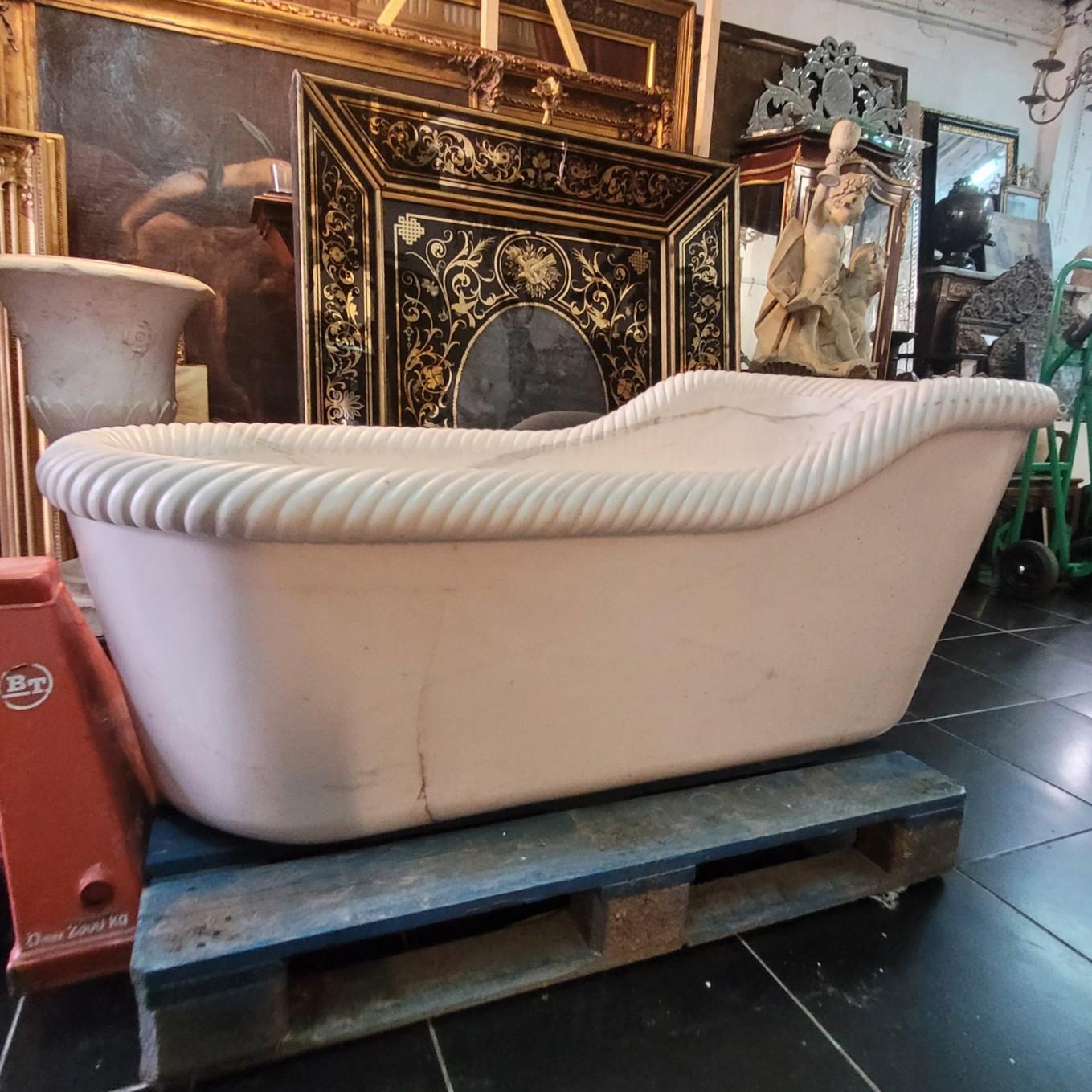 Marble Bathtub, Early/mid 19th Century For Sale 10