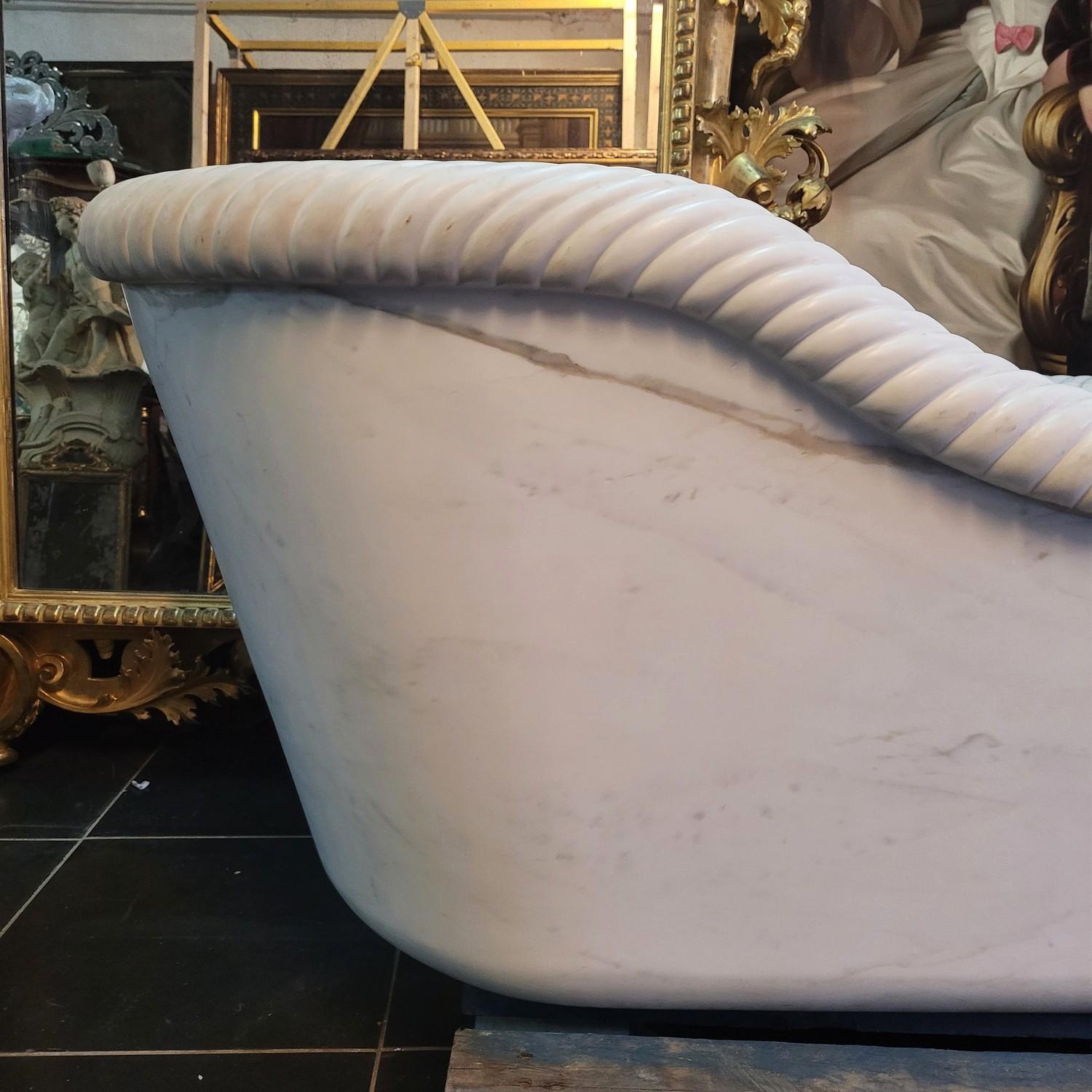 Empire Marble Bathtub, Early/mid 19th Century For Sale