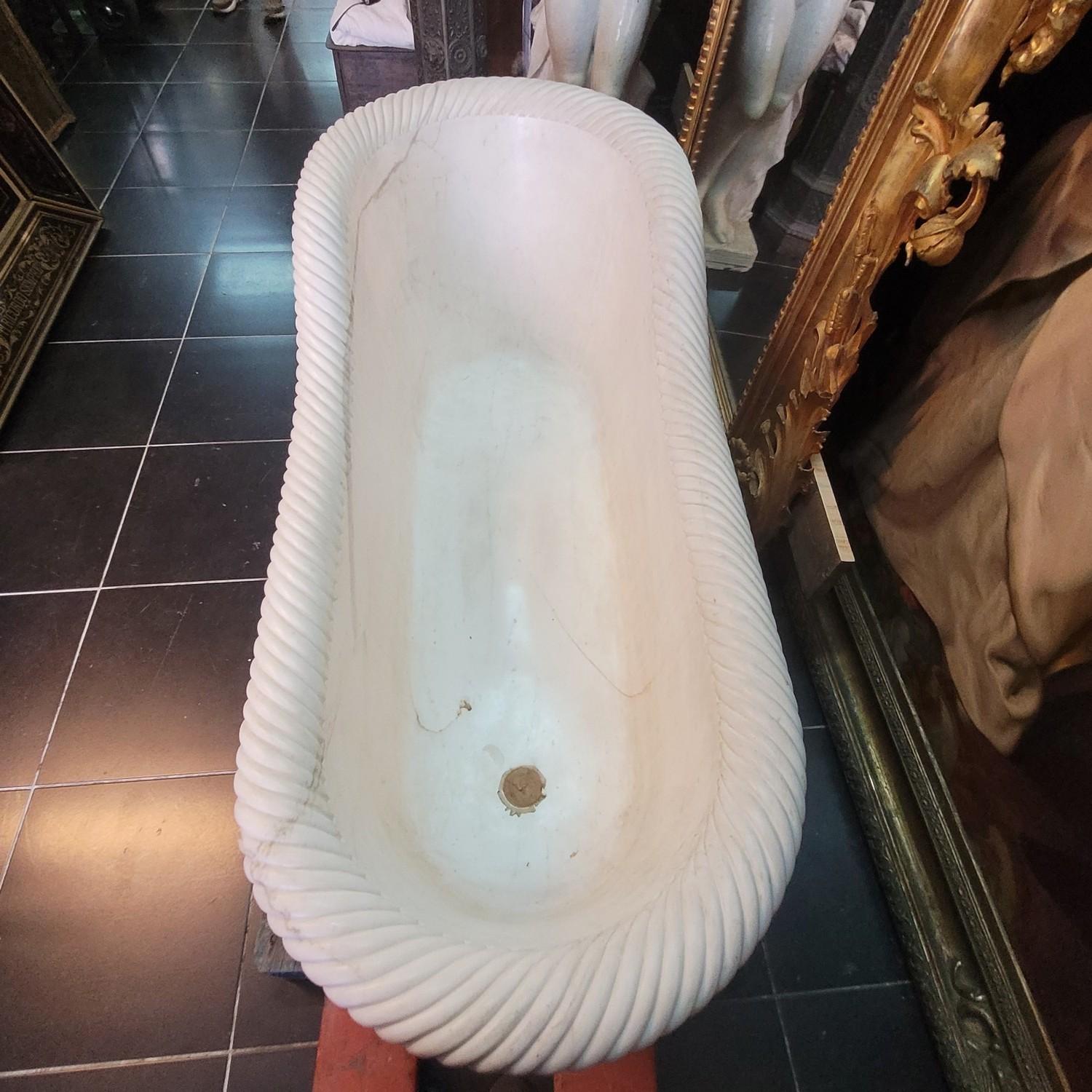 Marble Bathtub, Early/mid 19th Century For Sale 2