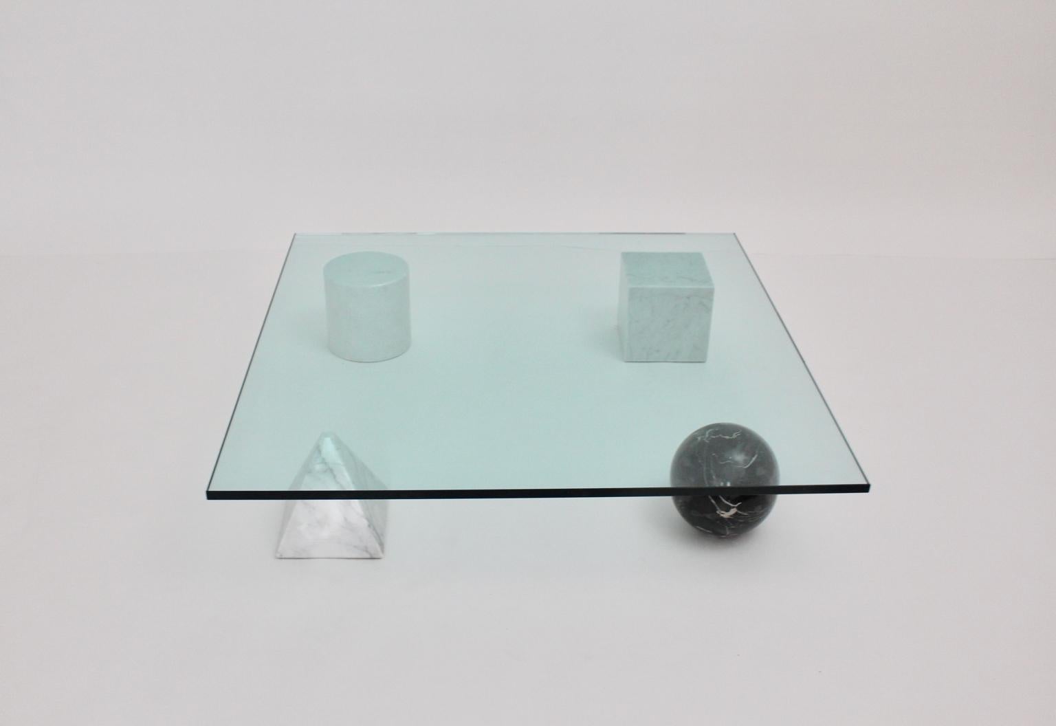 Massimo and Lella Vignelli vintage black and white marble coffee table or sofa table, which was designed 1979 Italy.
The iconic coffee table or sofa table named Metaphora shows a base with four geometric polished marble elements in different marble