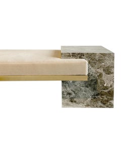 Banc en marbre, laiton et mohair coexistant par Slash Objects