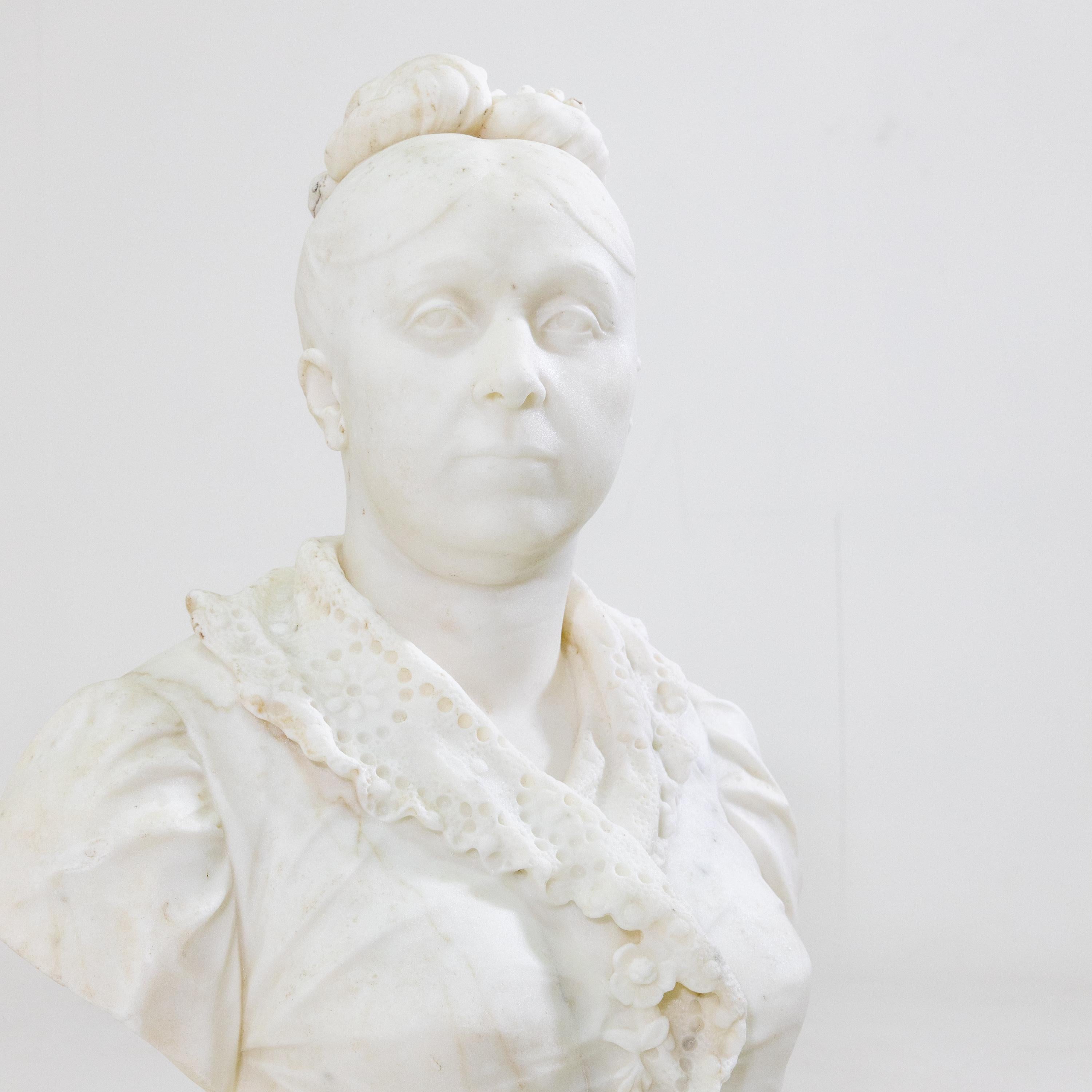 Marbre Buste de femme en marbre, Italie, 19ème siècle en vente
