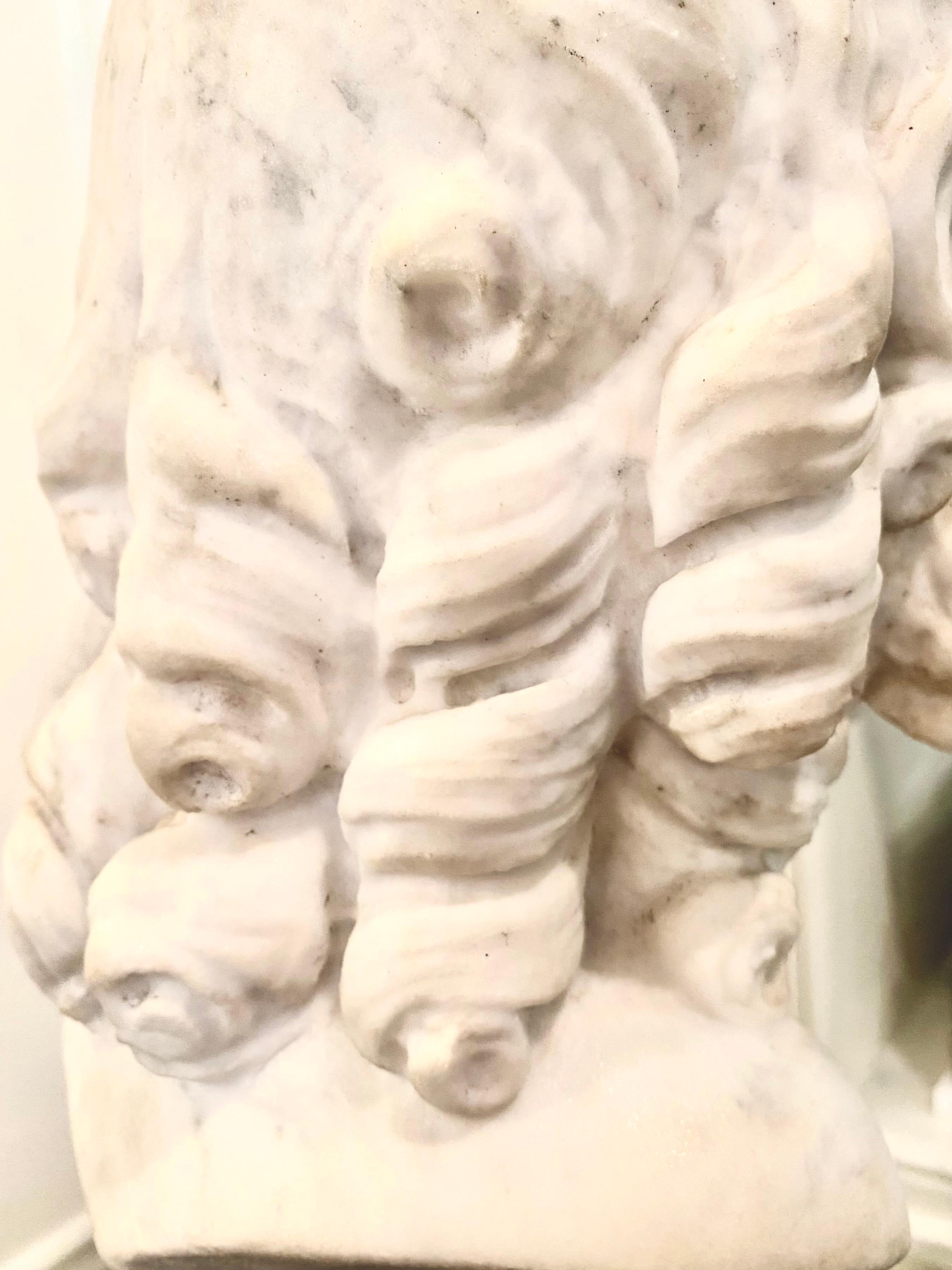 Buste en marbre d'un jeune homme, marbre de Carrare en vente 11