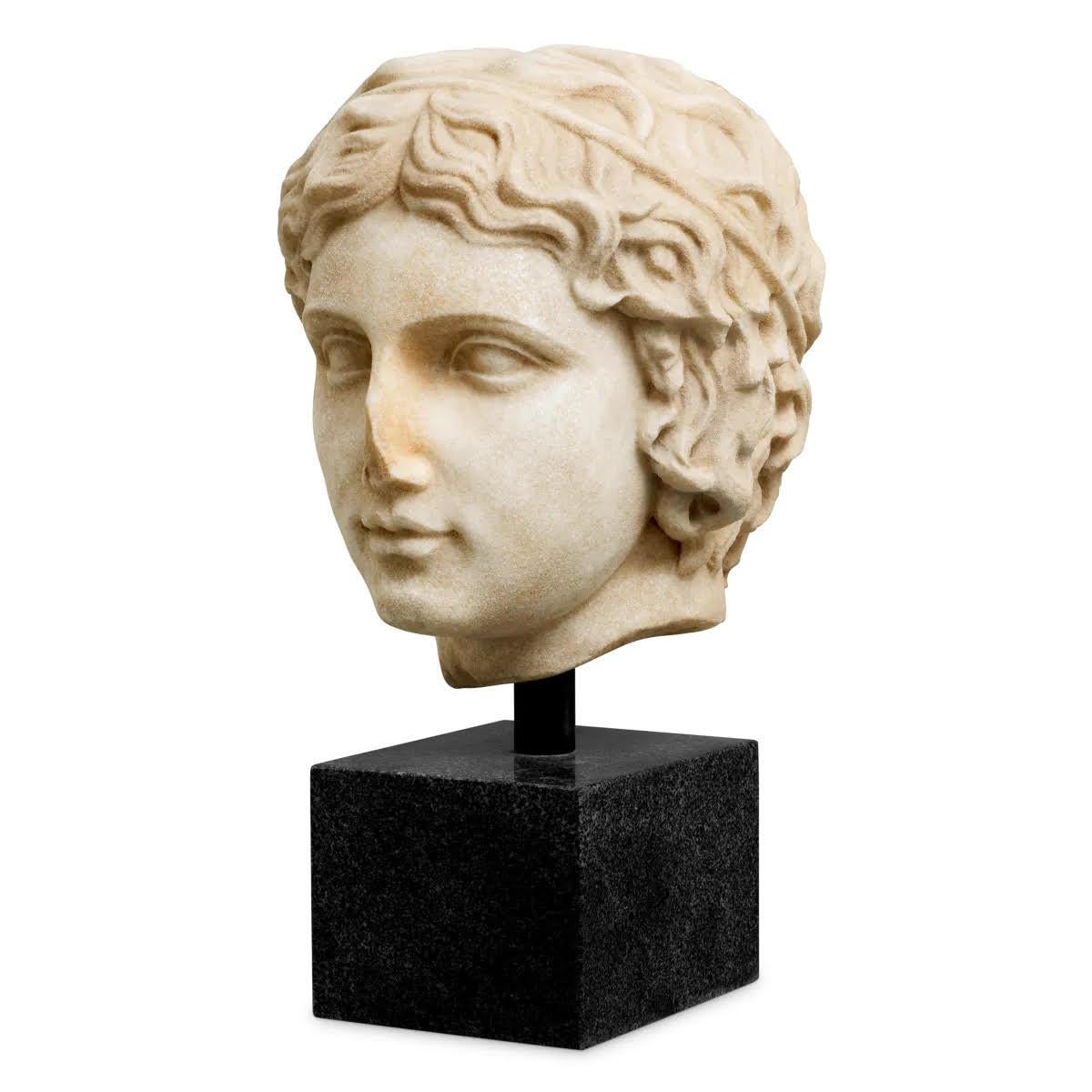 Marble bust of a young Roman man, patinated marble, contemporary work.

Bust of a young man in patinated marble and black granite base, reproduction of a Roman bust from the 1st-2nd centuries.

H: 37.5 cm, W: 23 cm, D: 20.5 cm