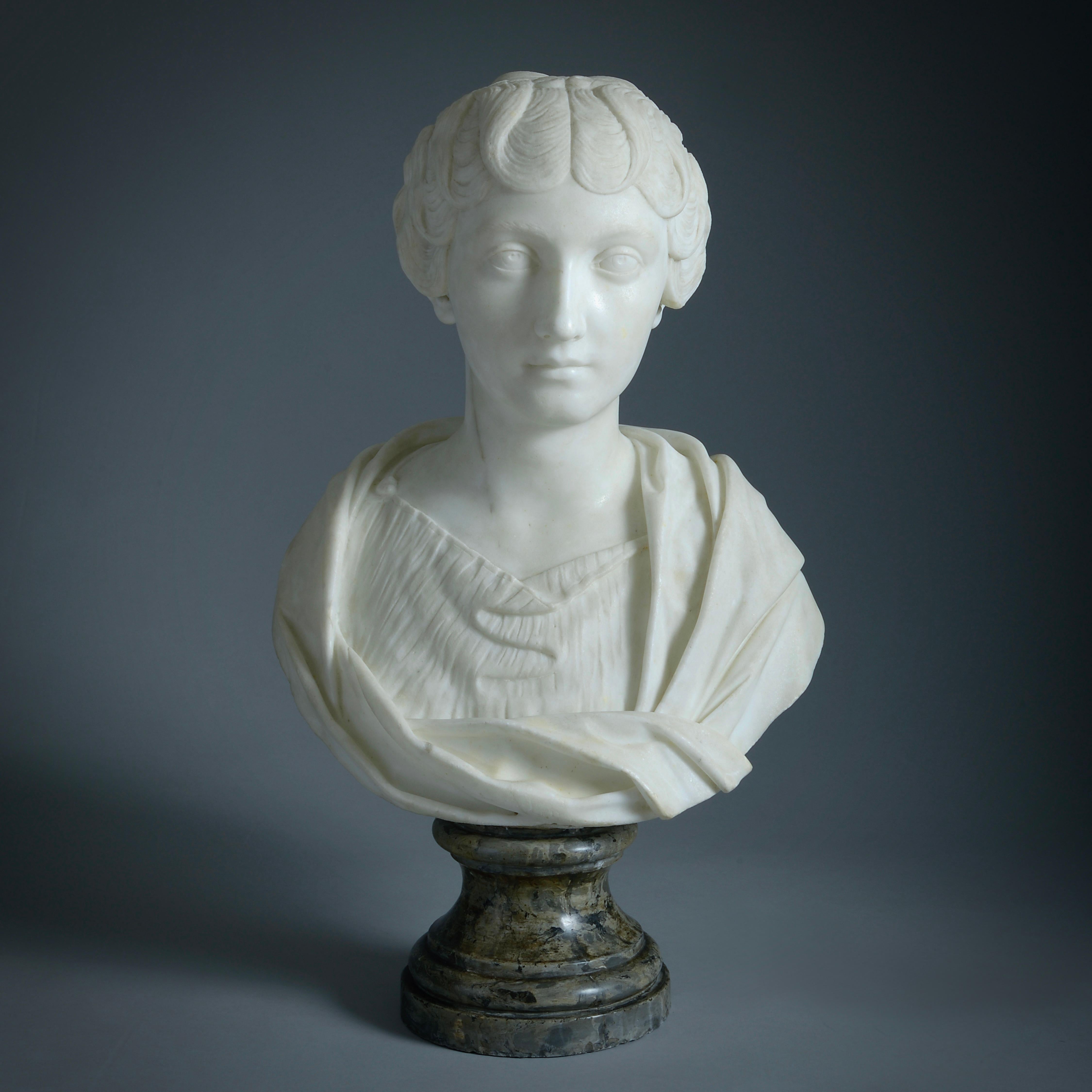 Un bel busto in marmo statuario di Faustina la giovane, Roma, seconda metà del XVIII secolo.

Misure: Altezza 61 cm; larghezza 38 cm; profondità 27 cm.