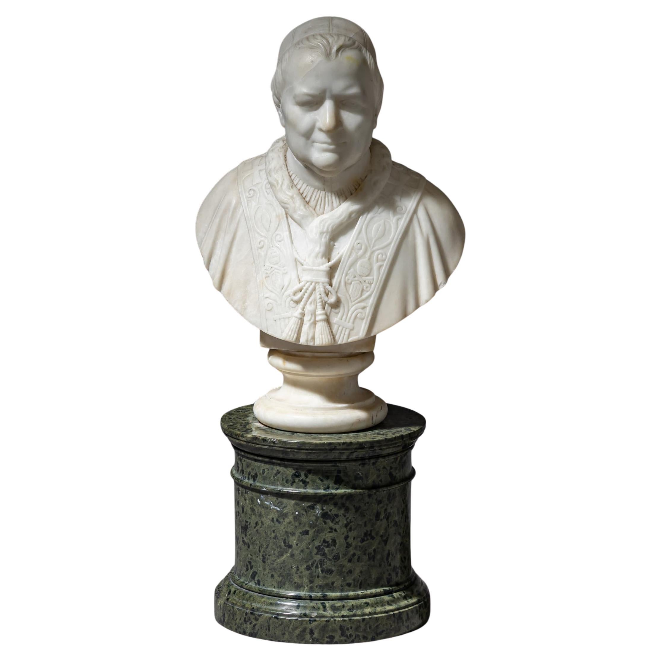 Busto de mármol del papa Pío IX sobre base serpentina, Roma, hacia 1846/47 en venta