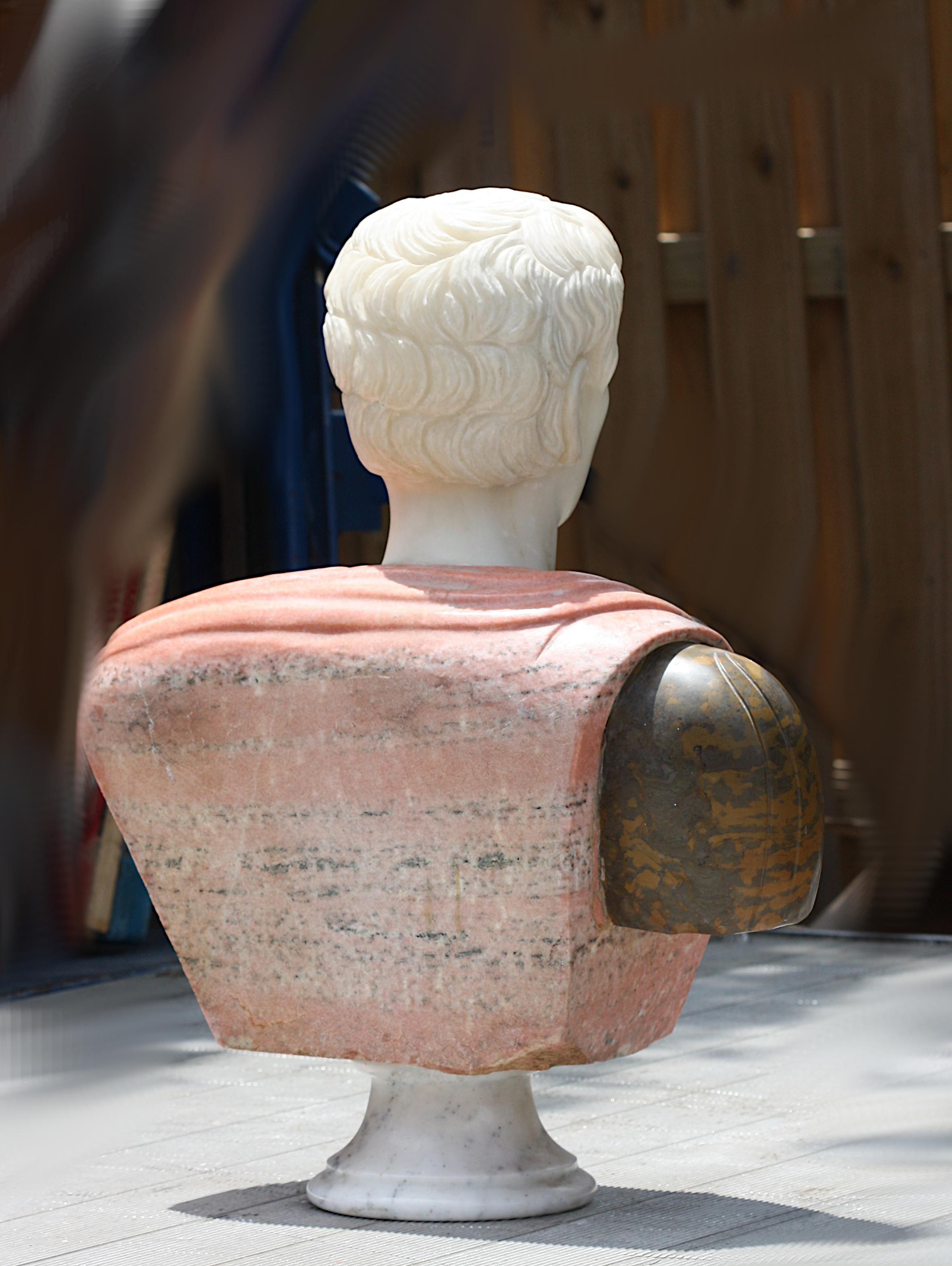 XX secolo Busto in marmo dell'imperatore Augusto in vendita
