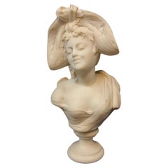 busto de mármol de mujer con sombrero
