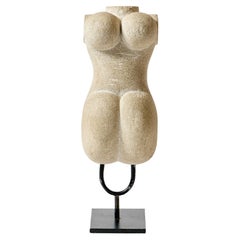 Busto de mármol sobre pedestal