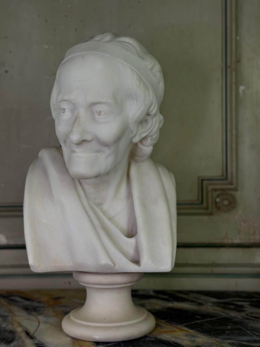 Marble bust, Voltaire after Jean Antoine Houdon, 19th-century copy For Sale 2