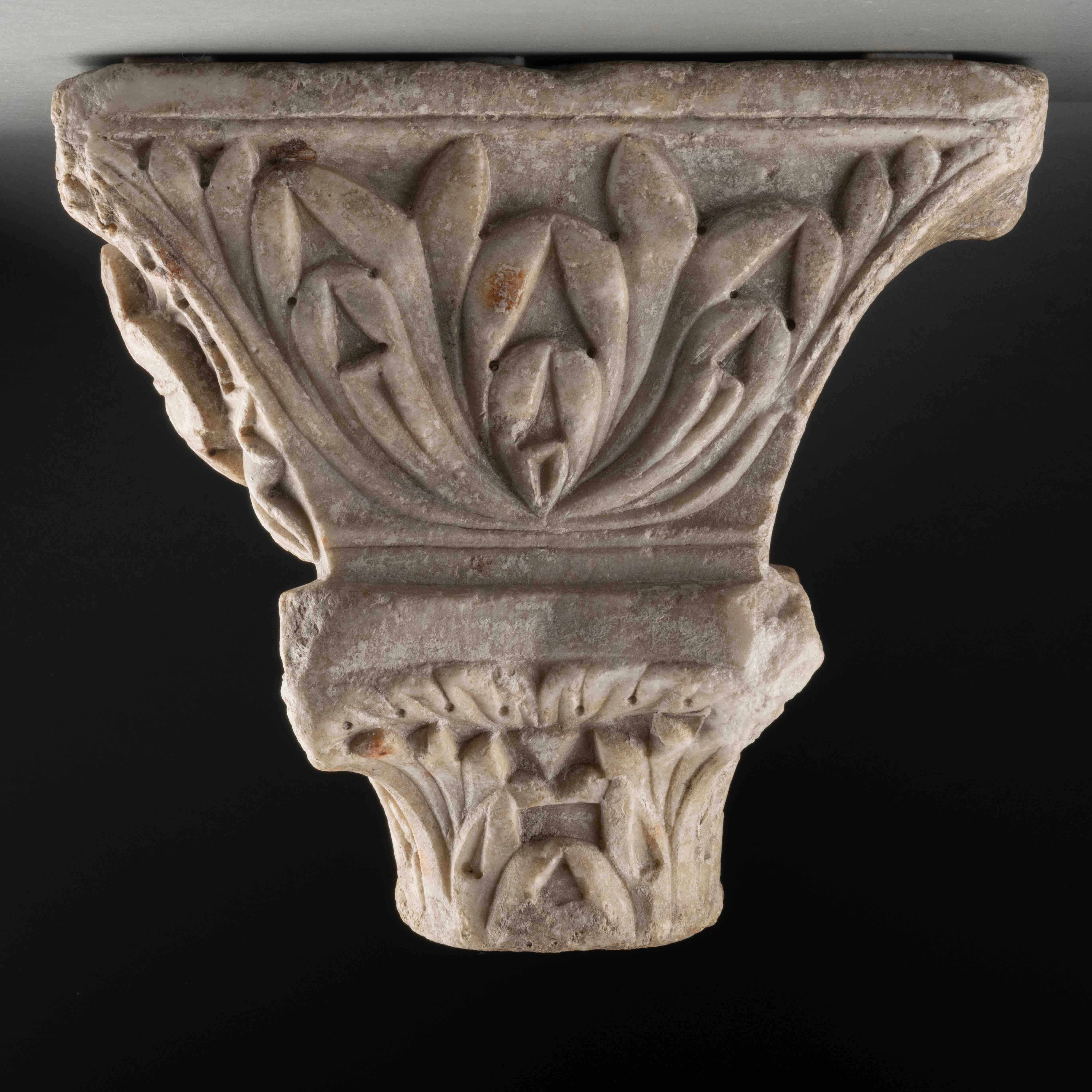 Marble capital carved with acanthus leaves 
Southern Italy, Apulia
13th century
28,5 x 53,5 x 12,5 cm 

This wedge-shape capital decorated with acanthus leaves and roses is characterized by symmetry, elegance and restraint. 

The unusual shape of