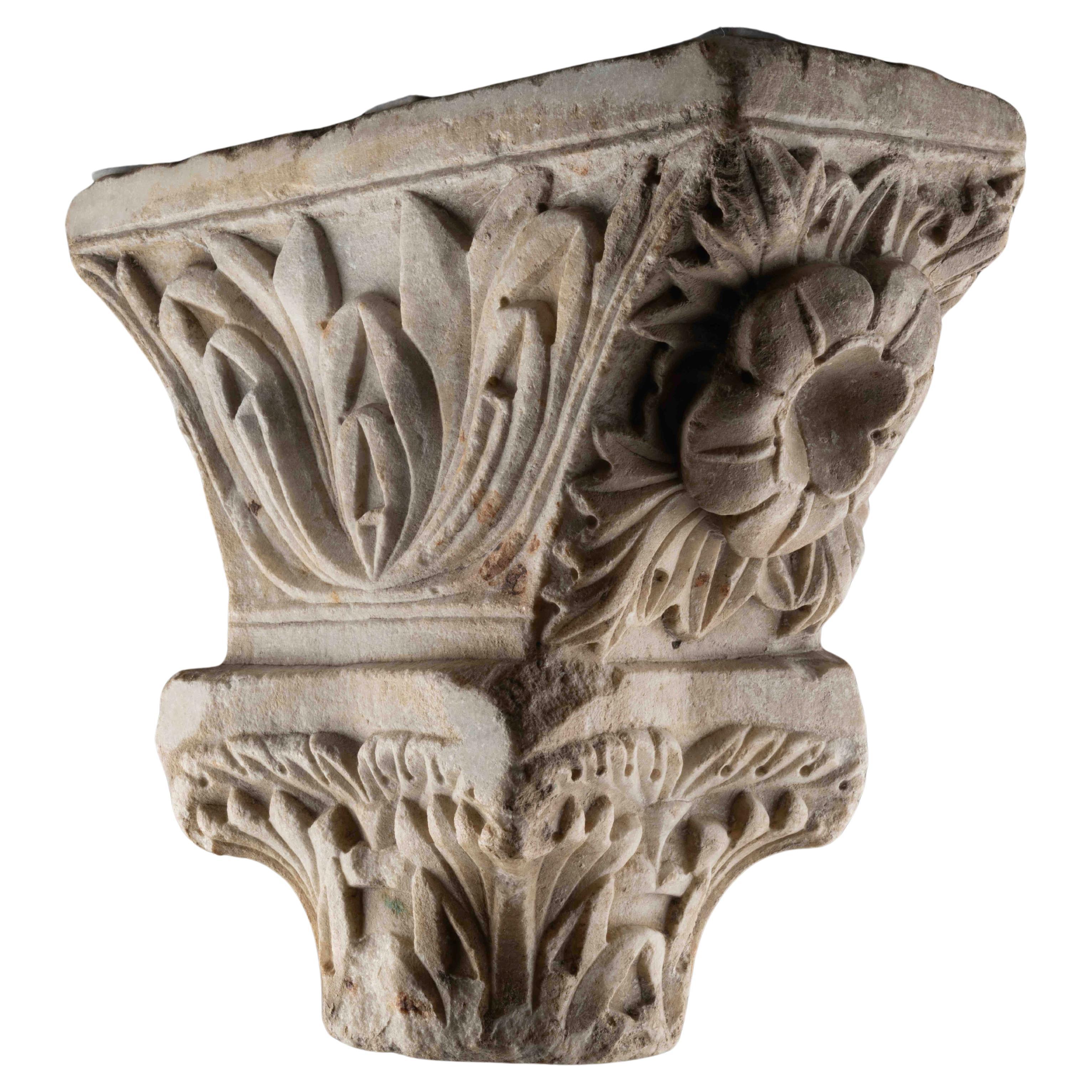 Marble capital carved with acanthus leaves - Apulia, 13th century For Sale