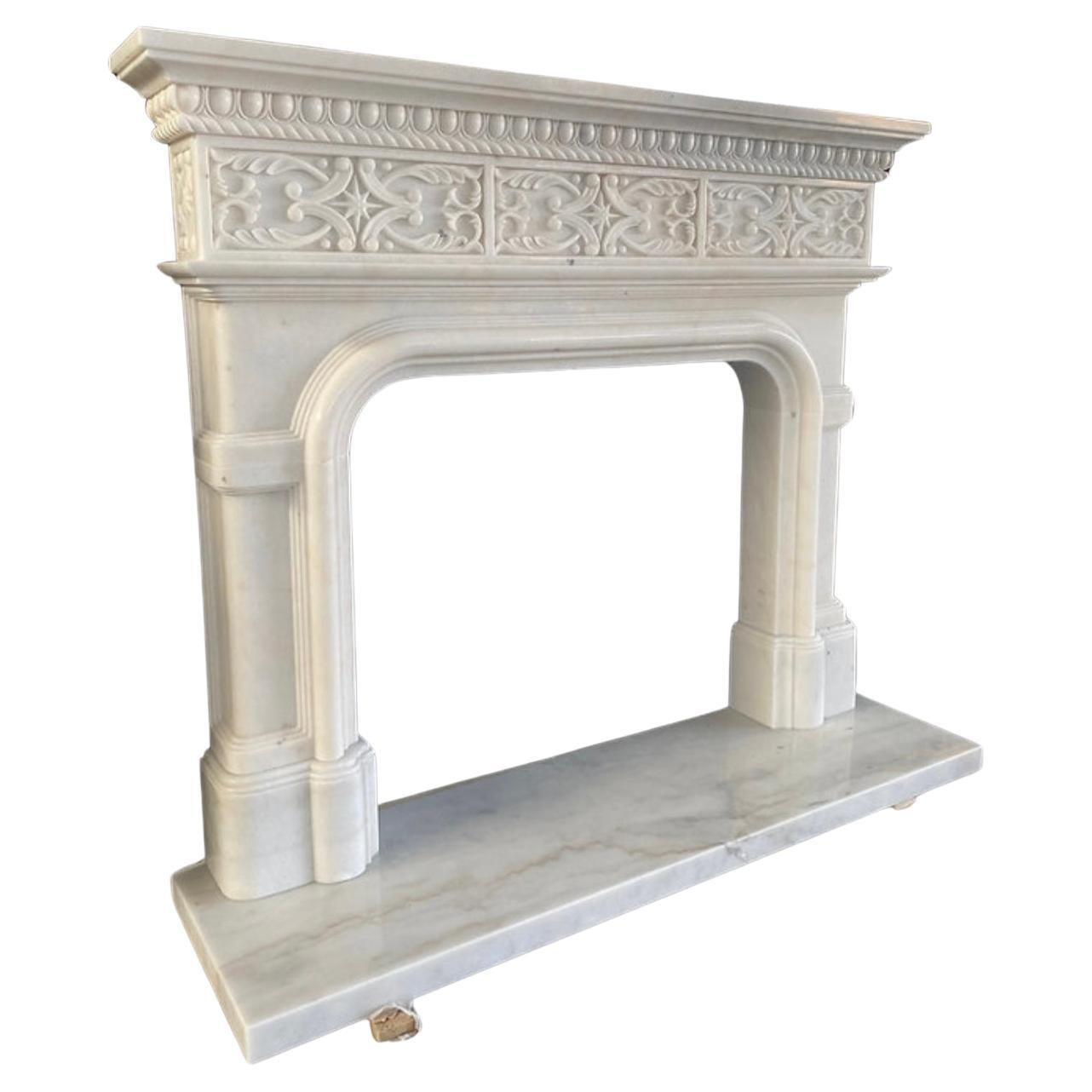 Cheminée gothique sculptée en marbre Neuf - En vente à Southall, GB