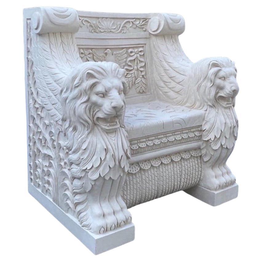 Le Sedie del trono intagliate nel marmo sono magnifici pezzi unici, sapientemente realizzati in marmo di lusso per incarnare un'eleganza regale e una grandezza senza tempo. Ogni sedia è intricata e curata nei minimi dettagli, con motivi ornamentali,