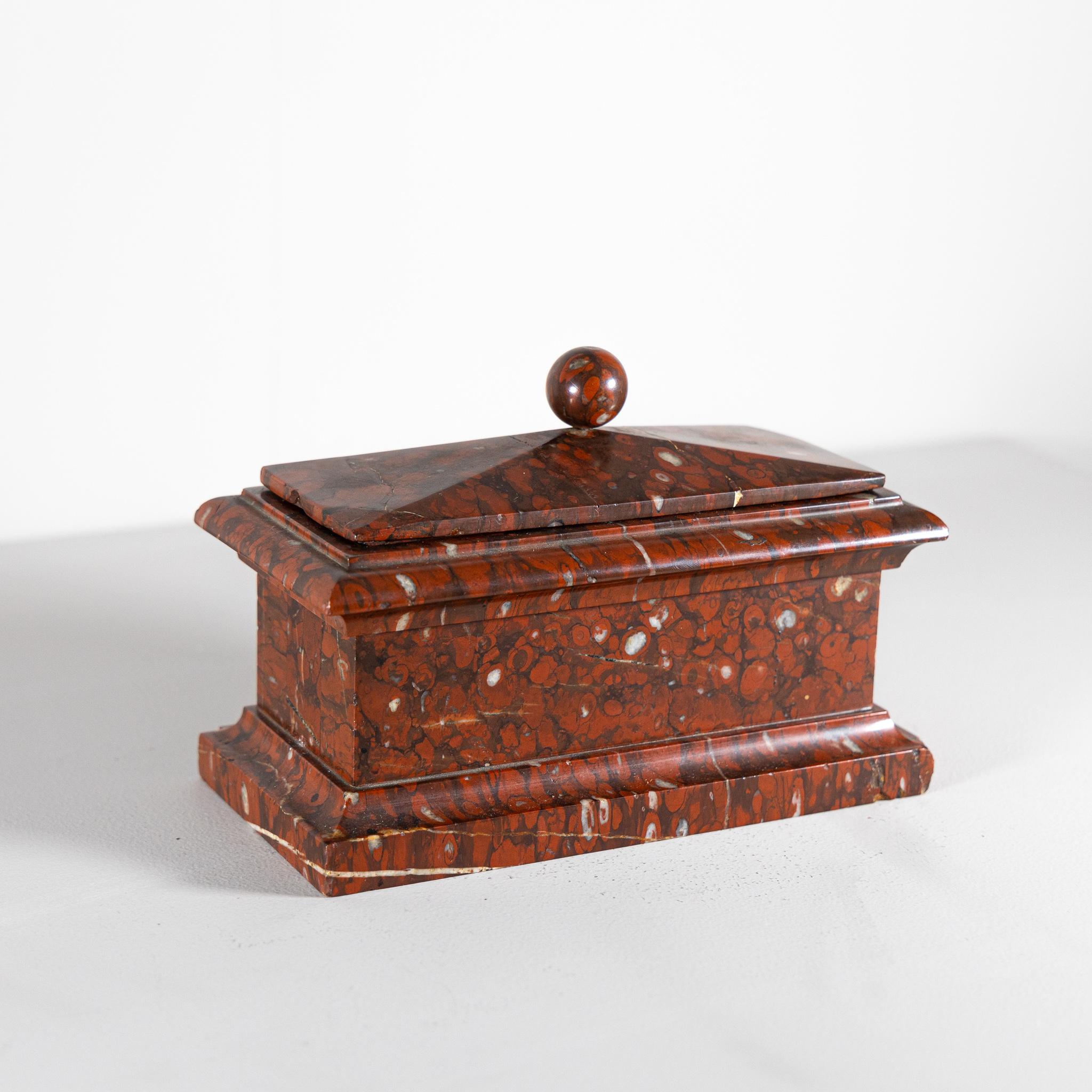 Marmorgehäuse mit Tintenfass, Italien, 2. halber 19. Jahrhundert im Zustand „Gut“ im Angebot in Greding, DE
